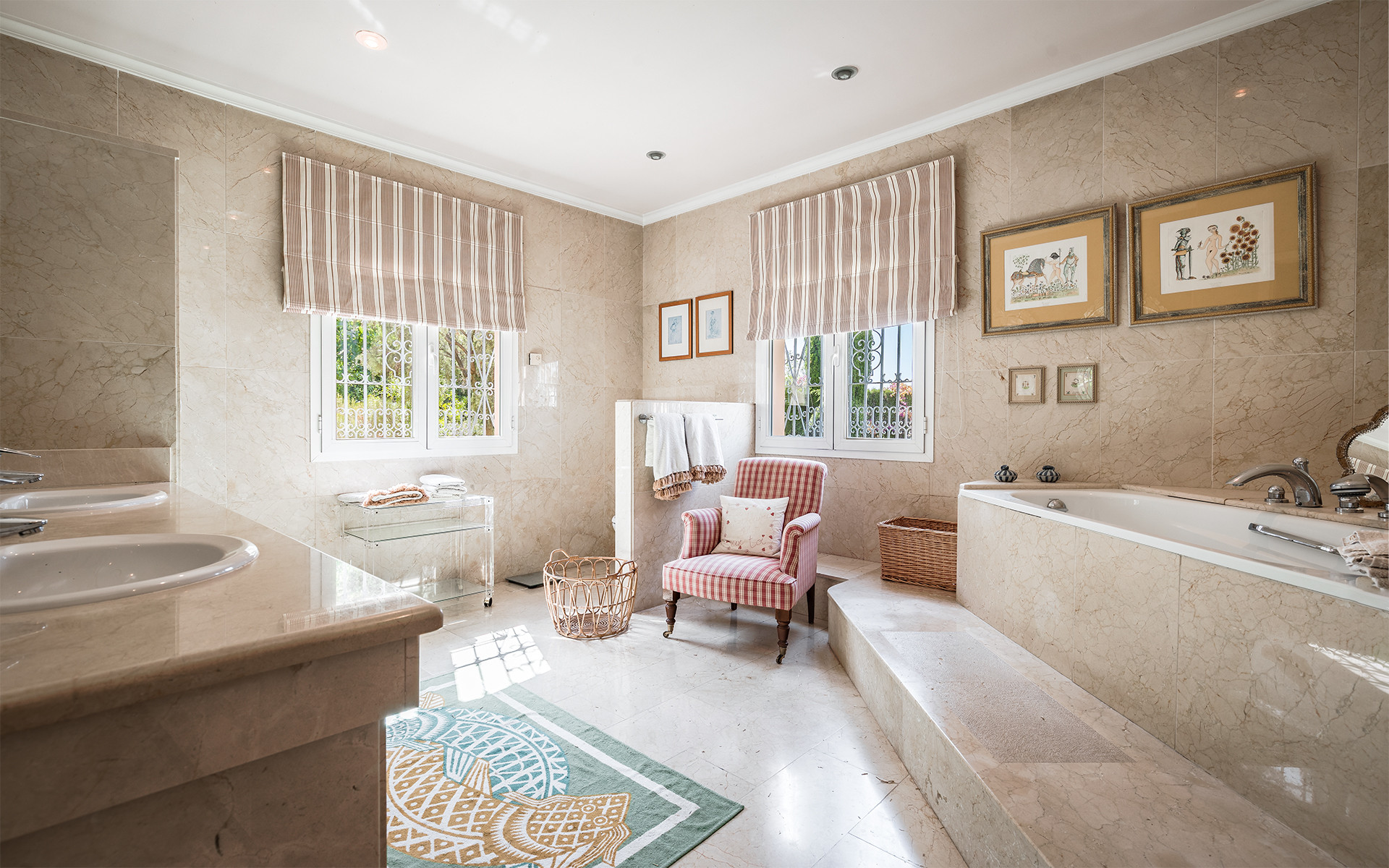  Image of Villa - 4 Bedrooms - 4 Bathrooms for sale in Malaga-Benahavis-Spain, Image 6