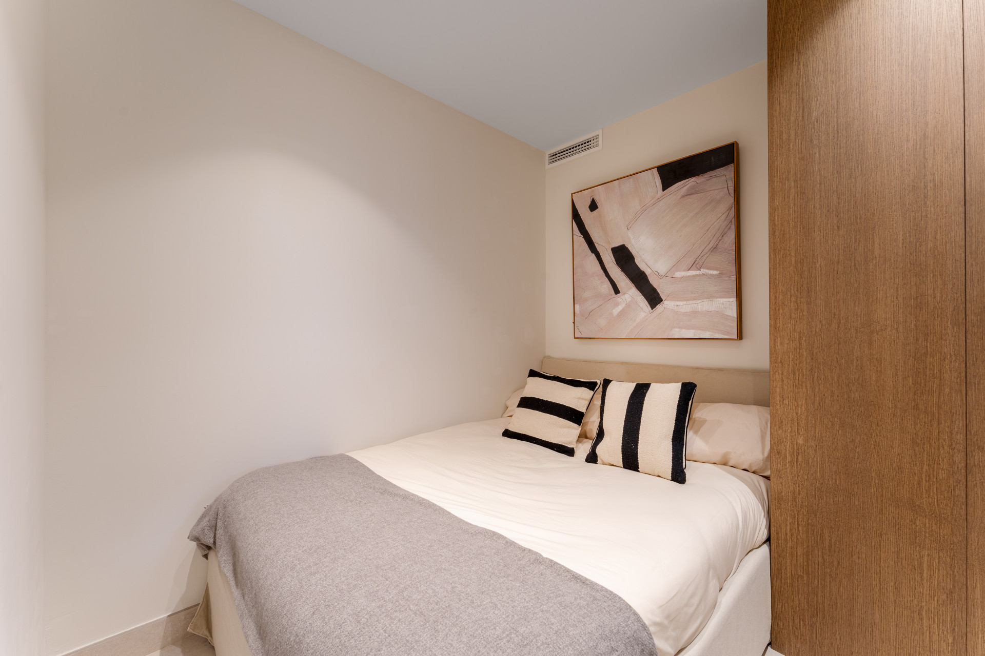  Image of Ground Floor Apartment - 3 Bedrooms - 2 Bathrooms for sale in Malaga-Benahavis-Spain, Image 17