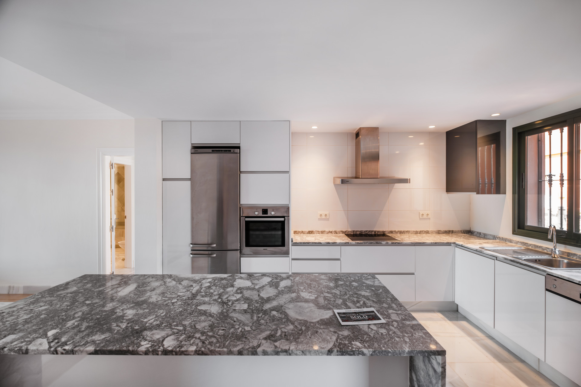  Image of Apartment - 2 Bedrooms - 2 Bathrooms for sale in Malaga-Benahavis-Spain, Image 7