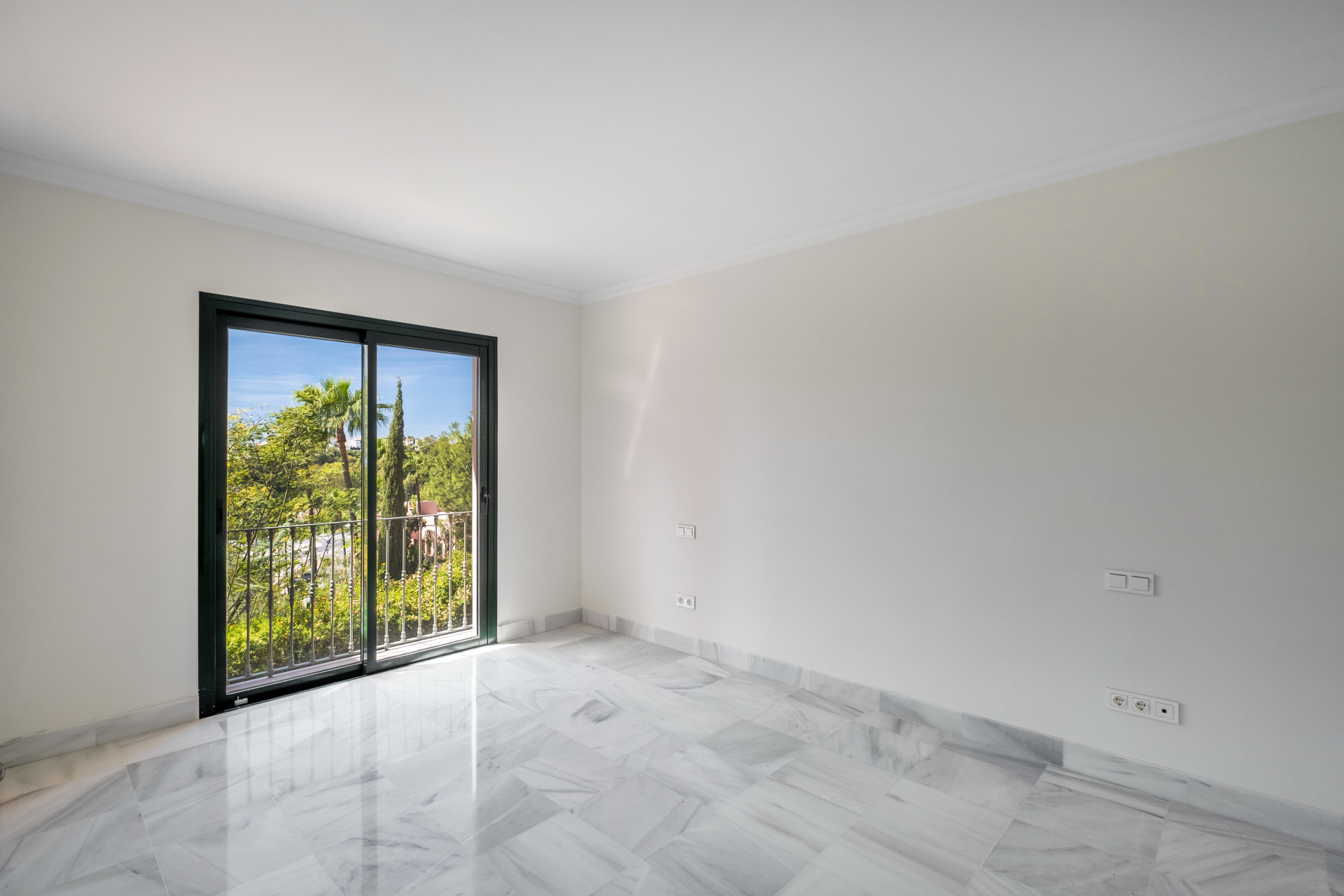  Image of Apartment - 2 Bedrooms - 2 Bathrooms for sale in Malaga-Benahavis-Spain, Image 8