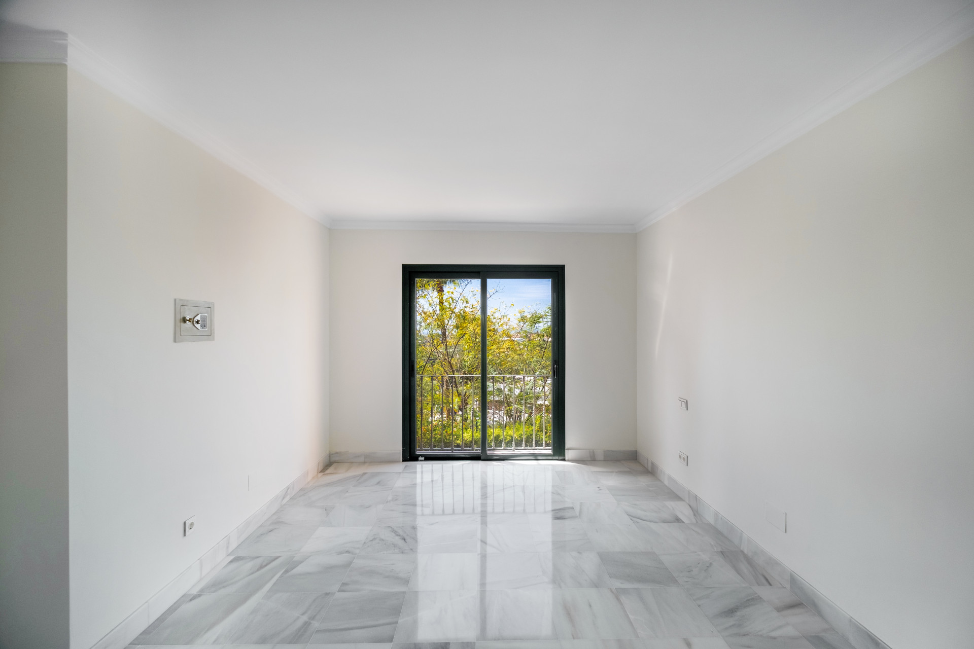  Image of Apartment - 2 Bedrooms - 2 Bathrooms for sale in Malaga-Benahavis-Spain, Image 9