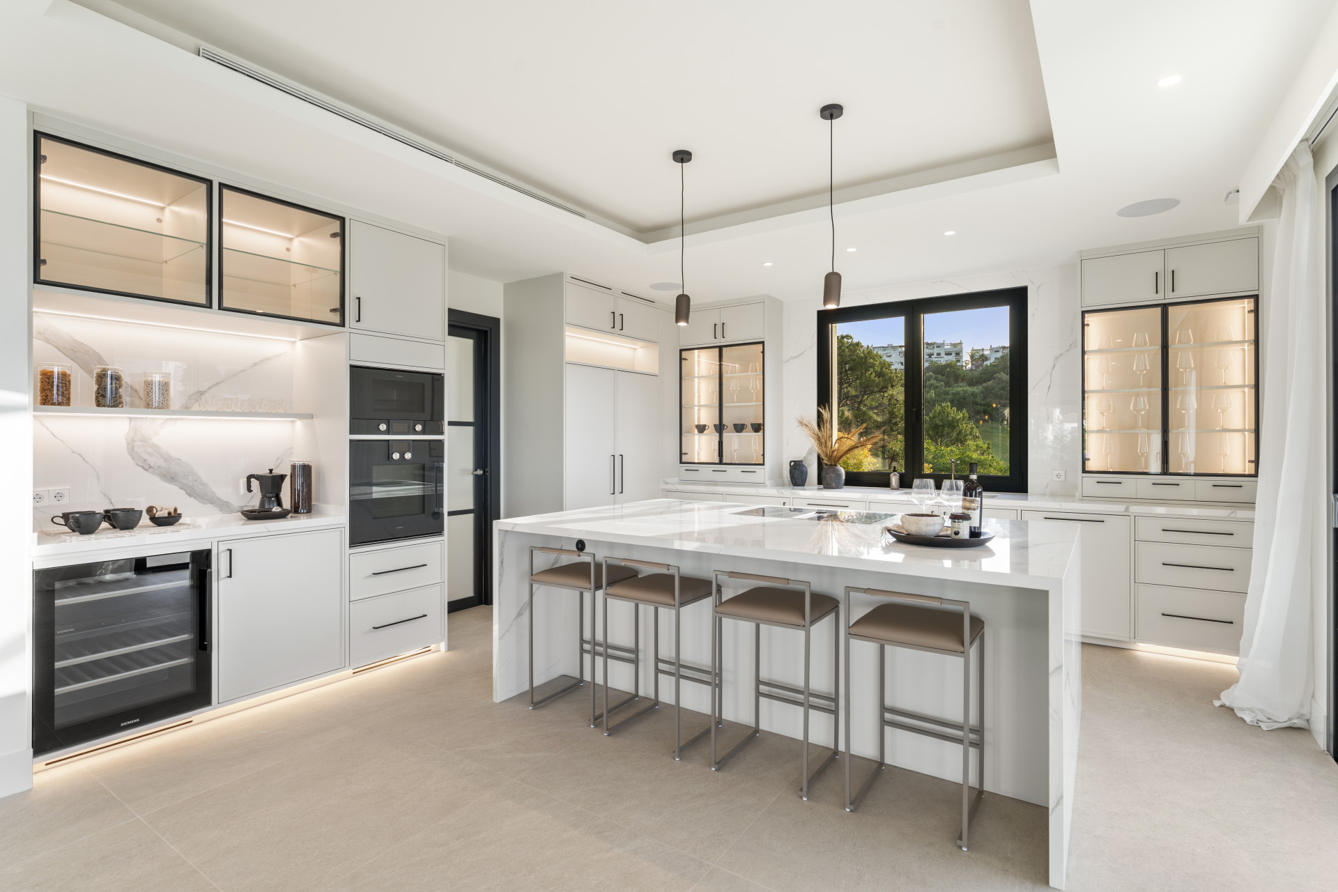 Image of Villa - 4 Bedrooms - 4 Bathrooms for Sale in Malaga-Estepona-Spain, Image 5