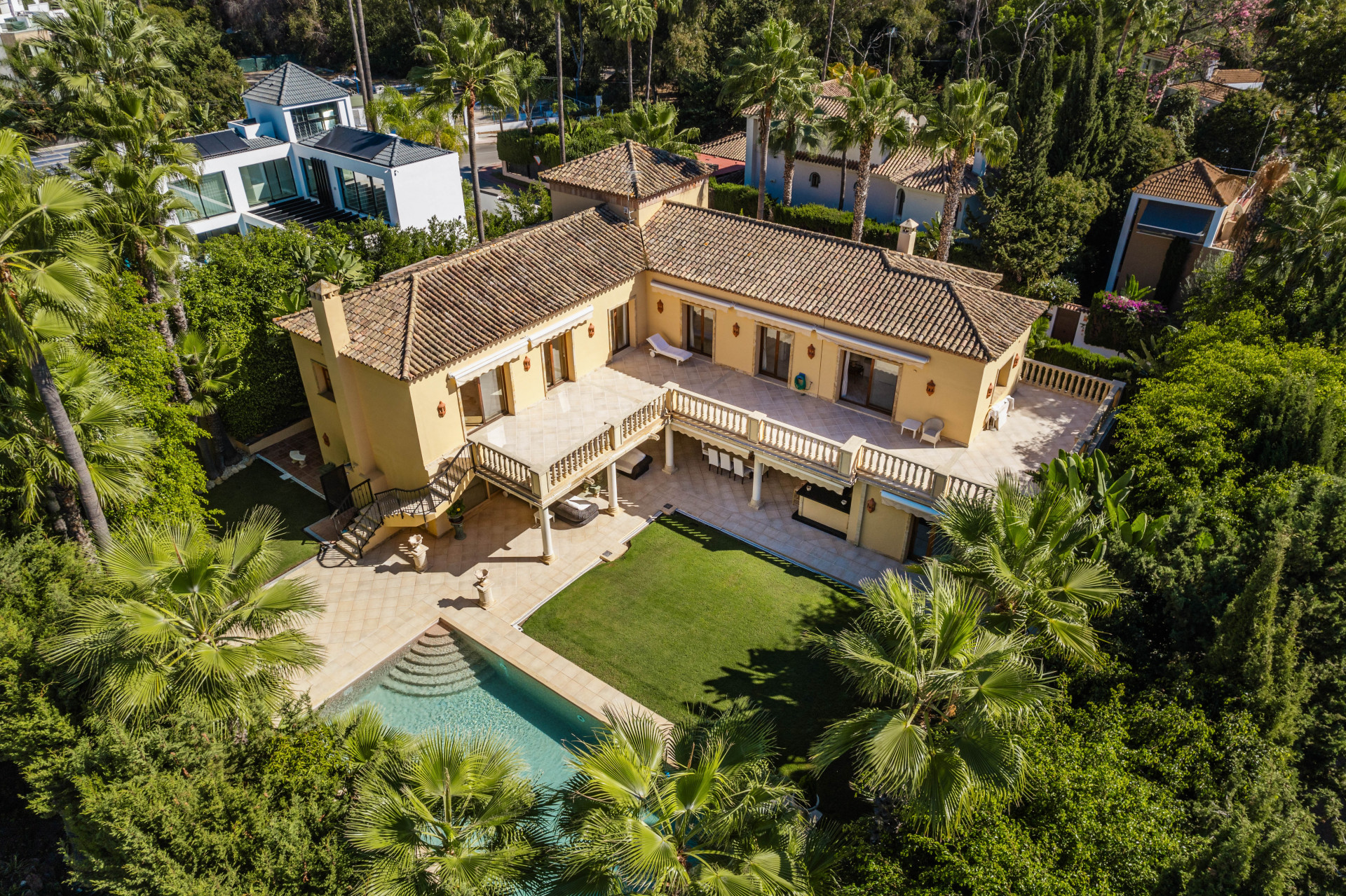 Image of Villa - 5 Bedrooms - 4 Bathrooms for Sale in Malaga-Marbella-Spain, Image 1