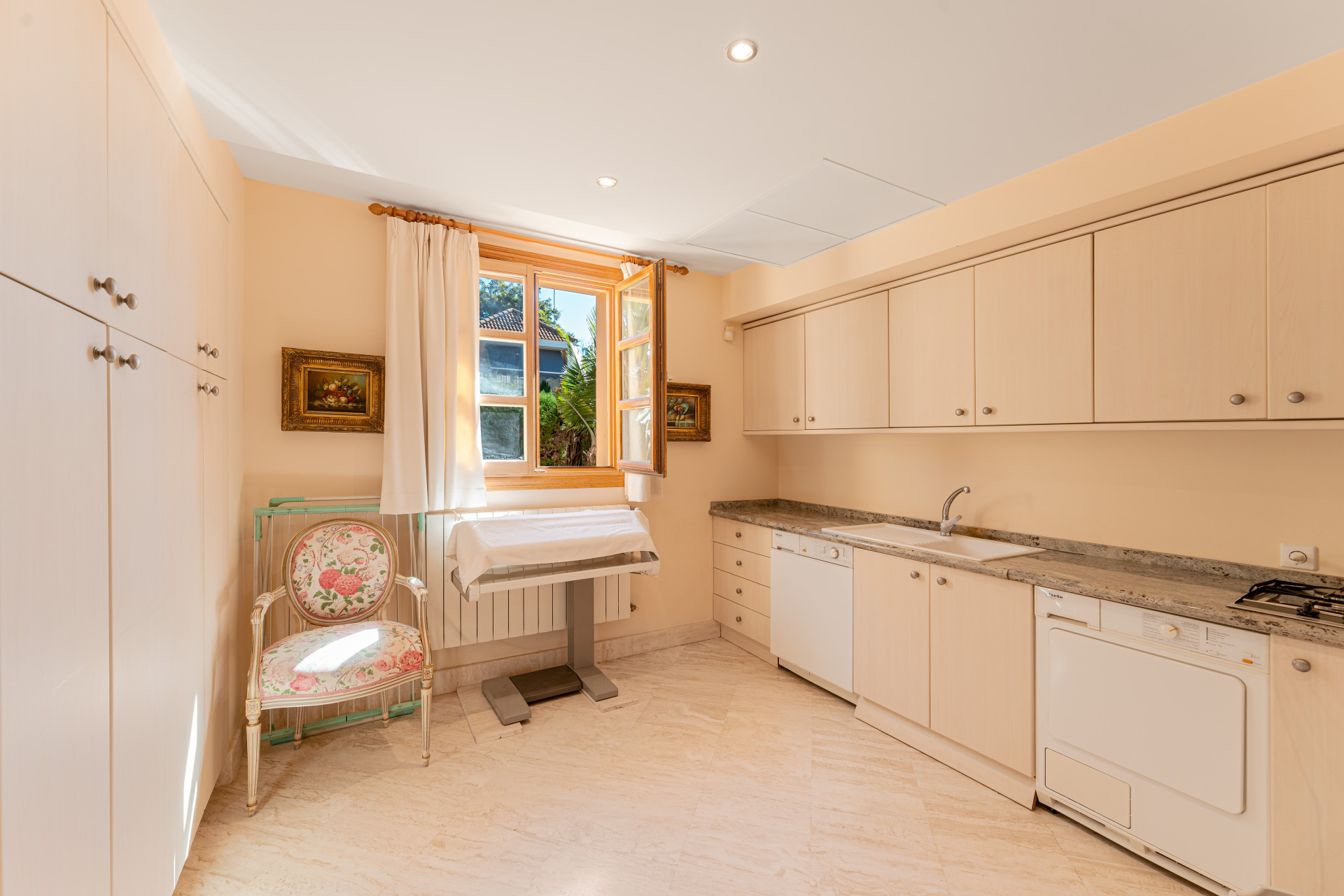  Image of Villa - 5 Bedrooms - 4 Bathrooms for sale in Malaga-Marbella-Spain, Image 9