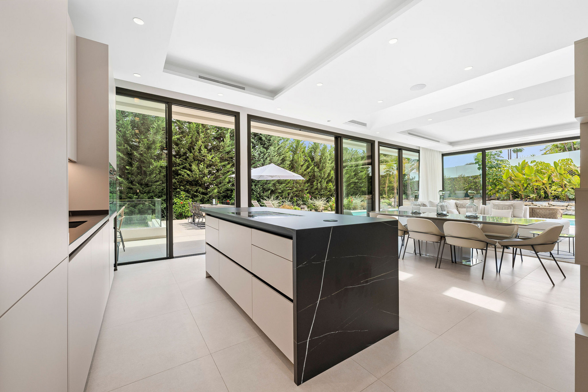 Image of Villa - 4 Bedrooms - 4 Bathrooms for Sale in Malaga-Marbella-Spain, Image 5