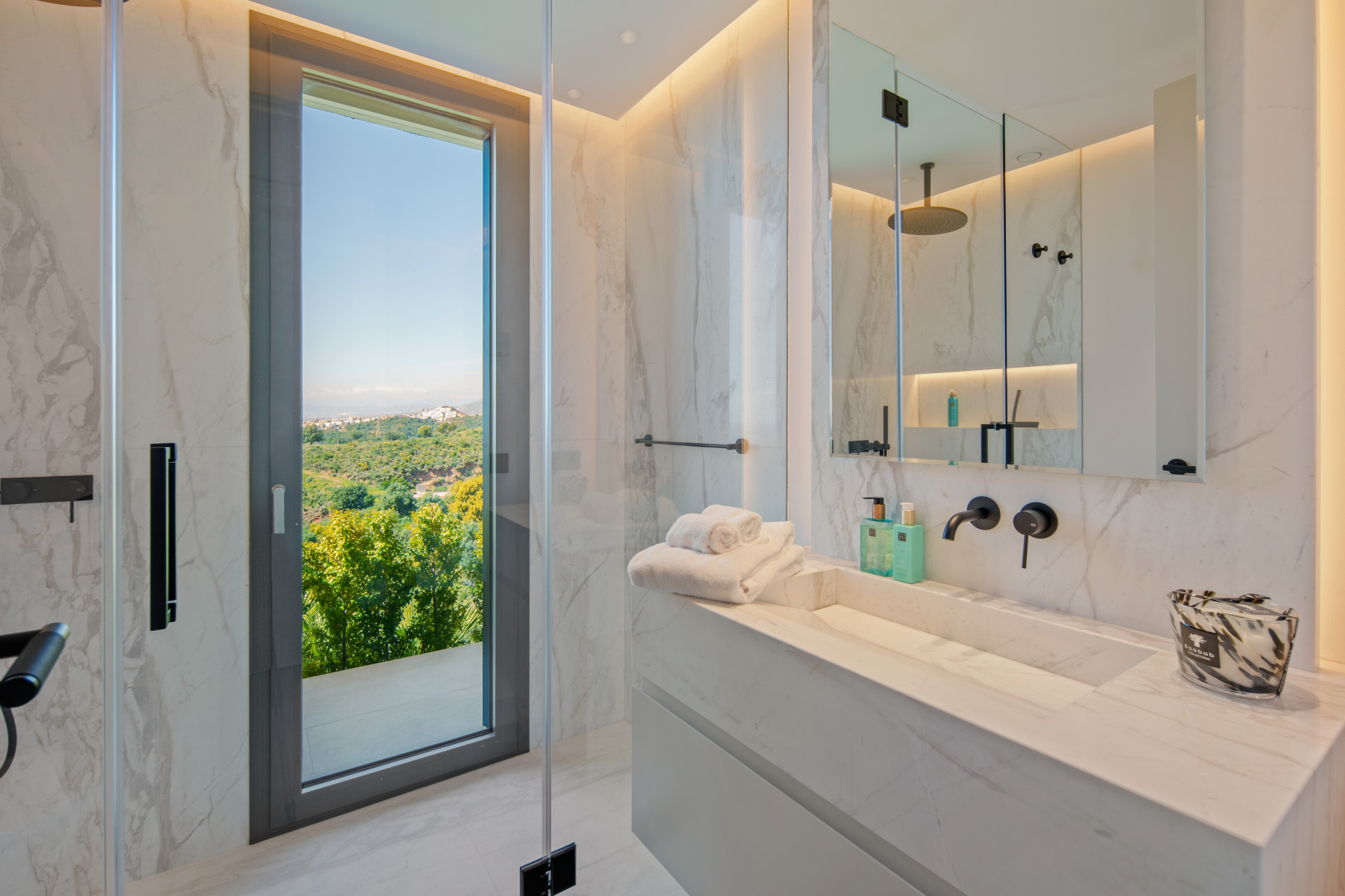  Image of Villa - 4 Bedrooms - 4 Bathrooms for sale in Malaga-Marbella-Spain, Image 27