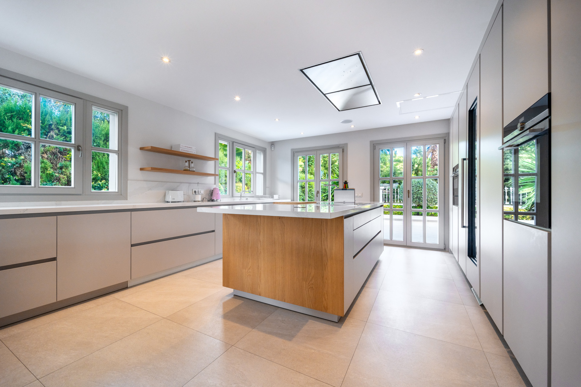 Image of Villa - 6 Bedrooms - 6 Bathrooms for Sale in Malaga-Marbella-Spain, Image 4