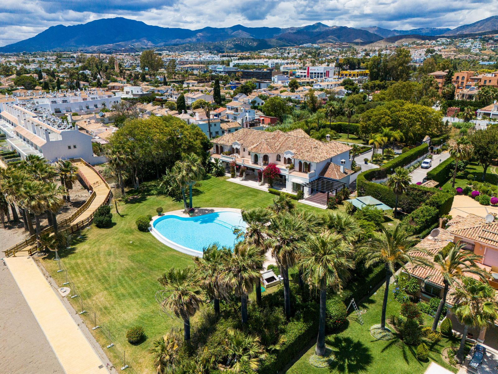 Image of Villa - 9 Bedrooms - 8 Bathrooms for Sale in Malaga-Estepona-Spain, Image 1