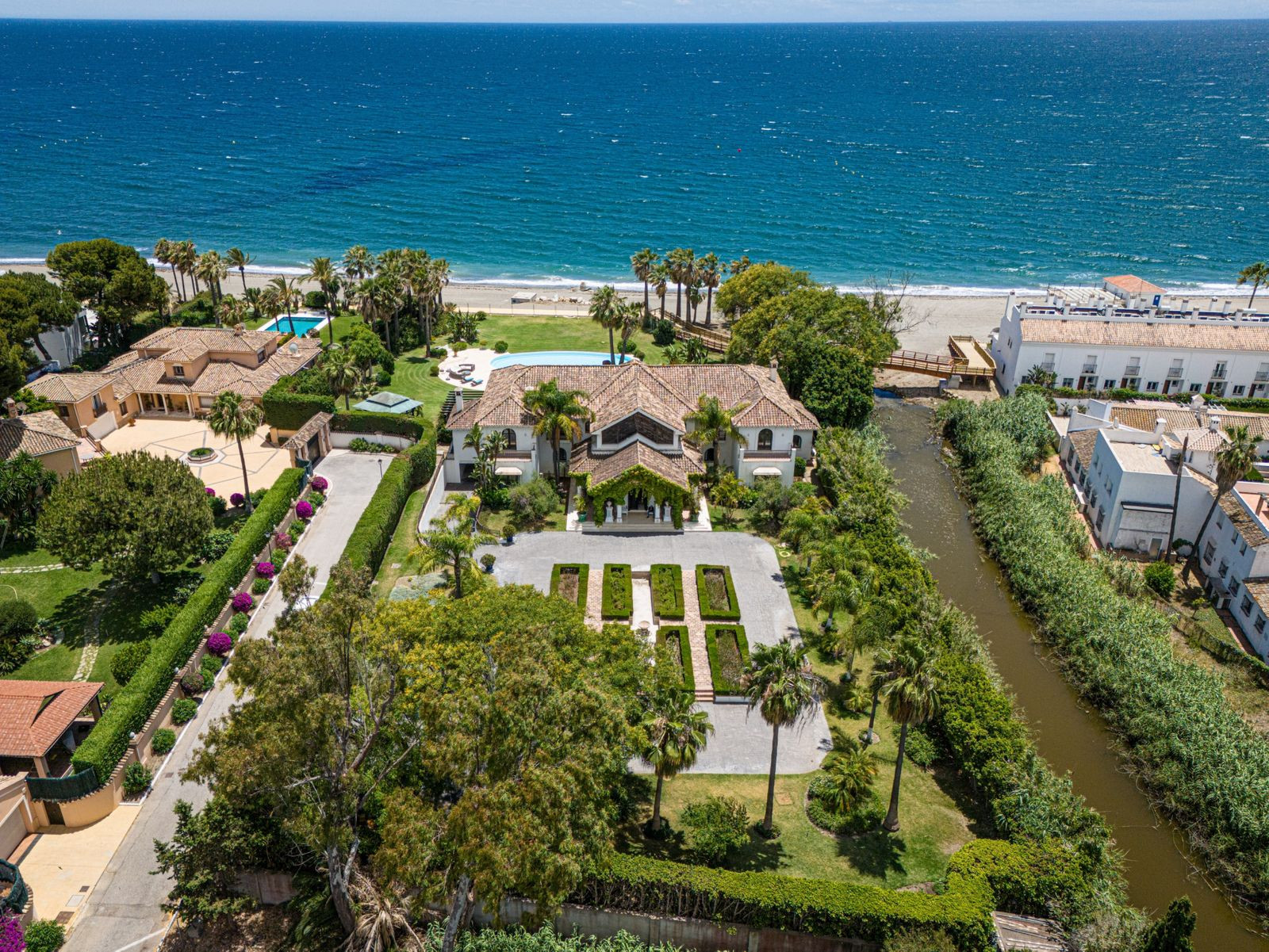  Image of Villa - 9 Bedrooms - 8 Bathrooms for sale in Malaga-Estepona-Spain, Image 42