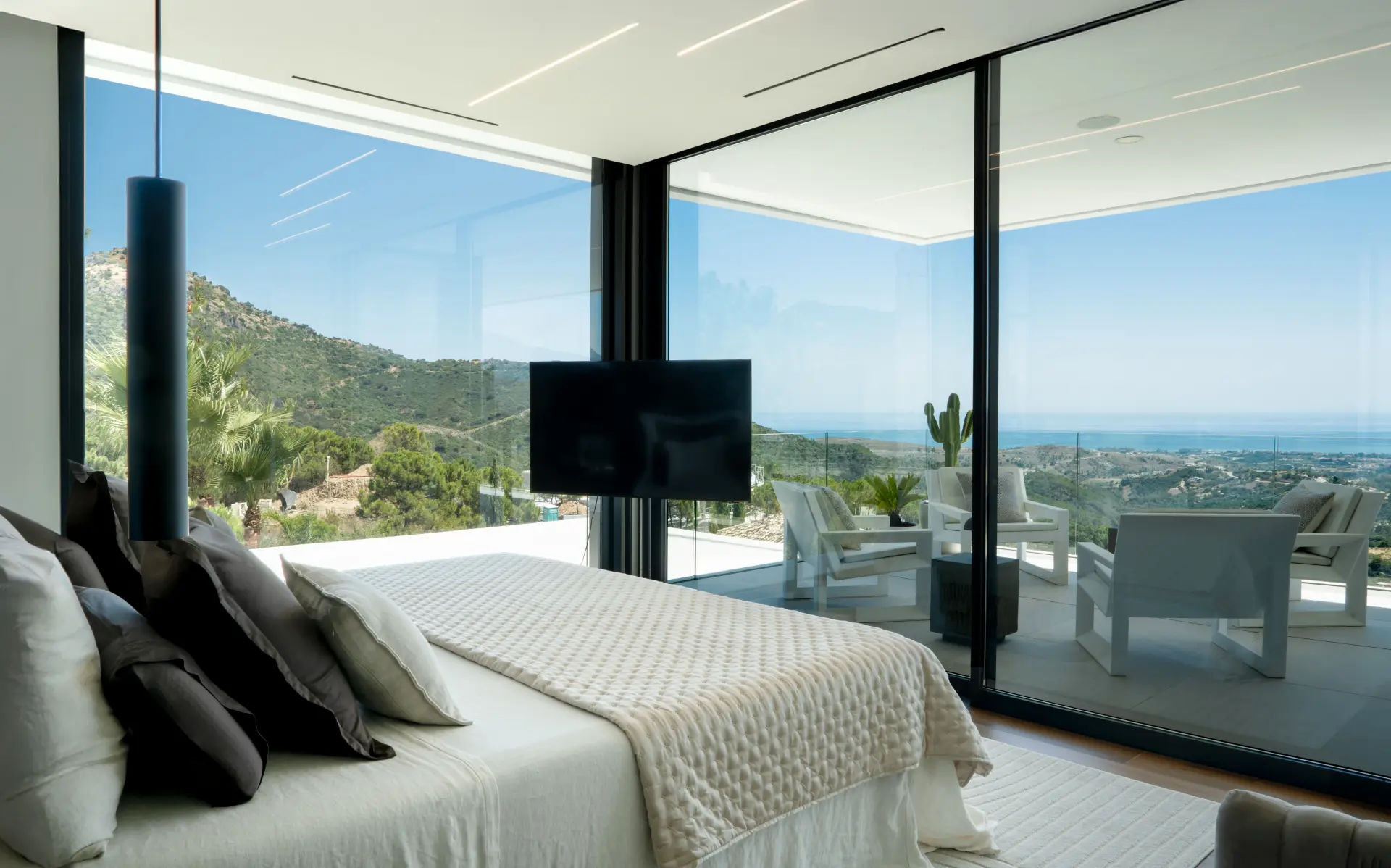  Image of Villa - 4 Bedrooms - 5 Bathrooms for sale in Malaga-Benahavis-Spain, Image 11