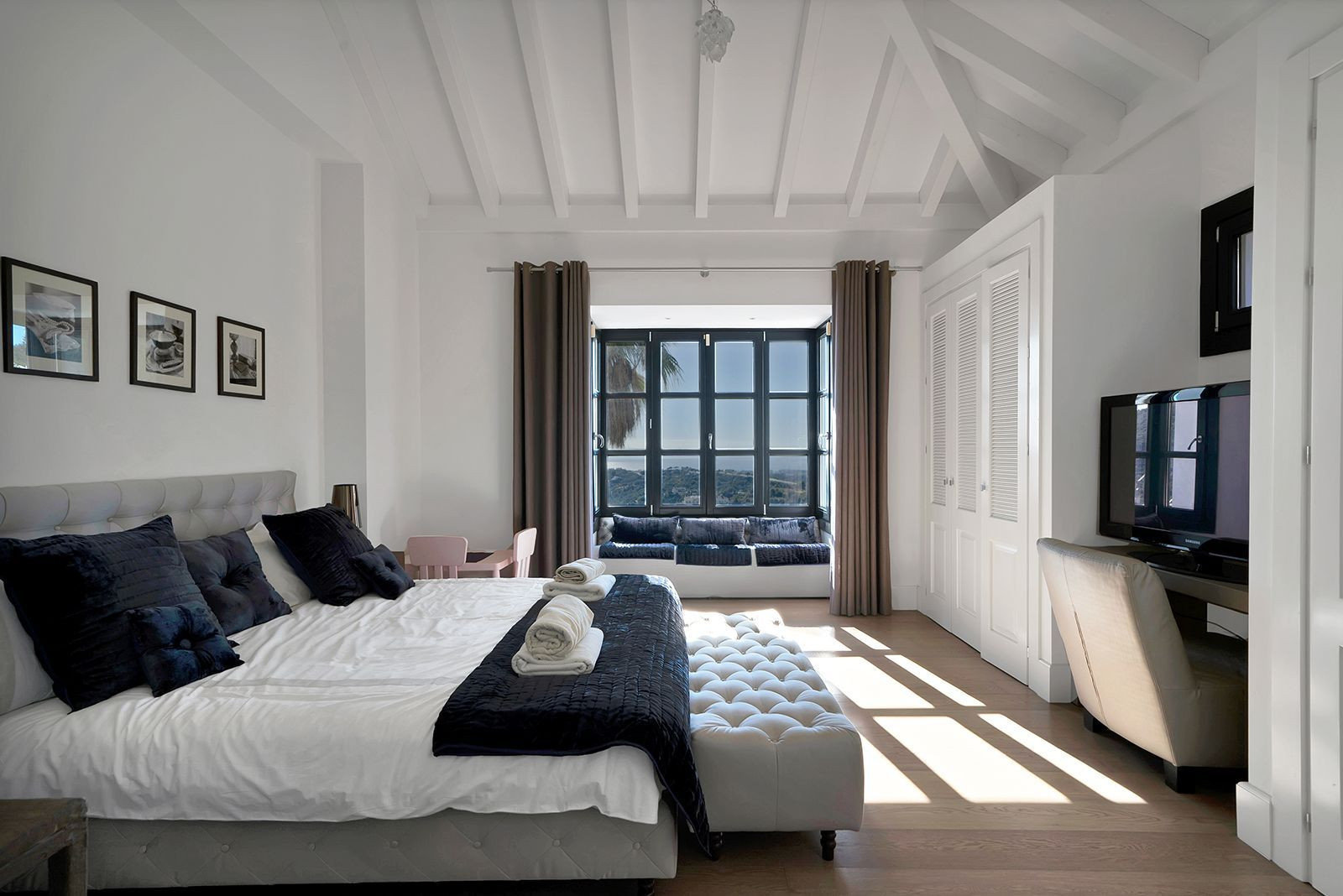  Image of Villa - 5 Bedrooms - 6 Bathrooms for sale in Malaga-Benahavis-Spain, Image 14