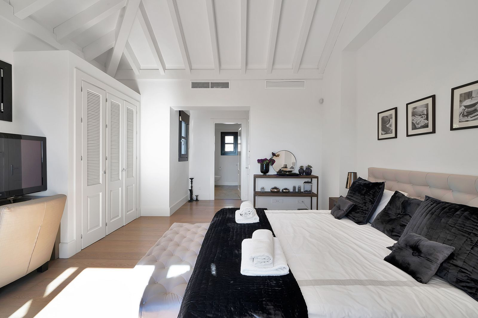  Image of Villa - 5 Bedrooms - 6 Bathrooms for sale in Malaga-Benahavis-Spain, Image 30