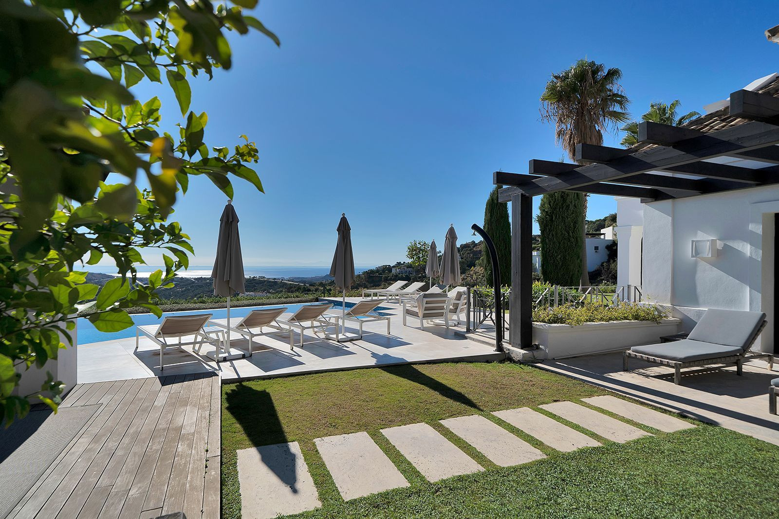  Image of Villa - 5 Bedrooms - 6 Bathrooms for sale in Malaga-Benahavis-Spain, Image 7