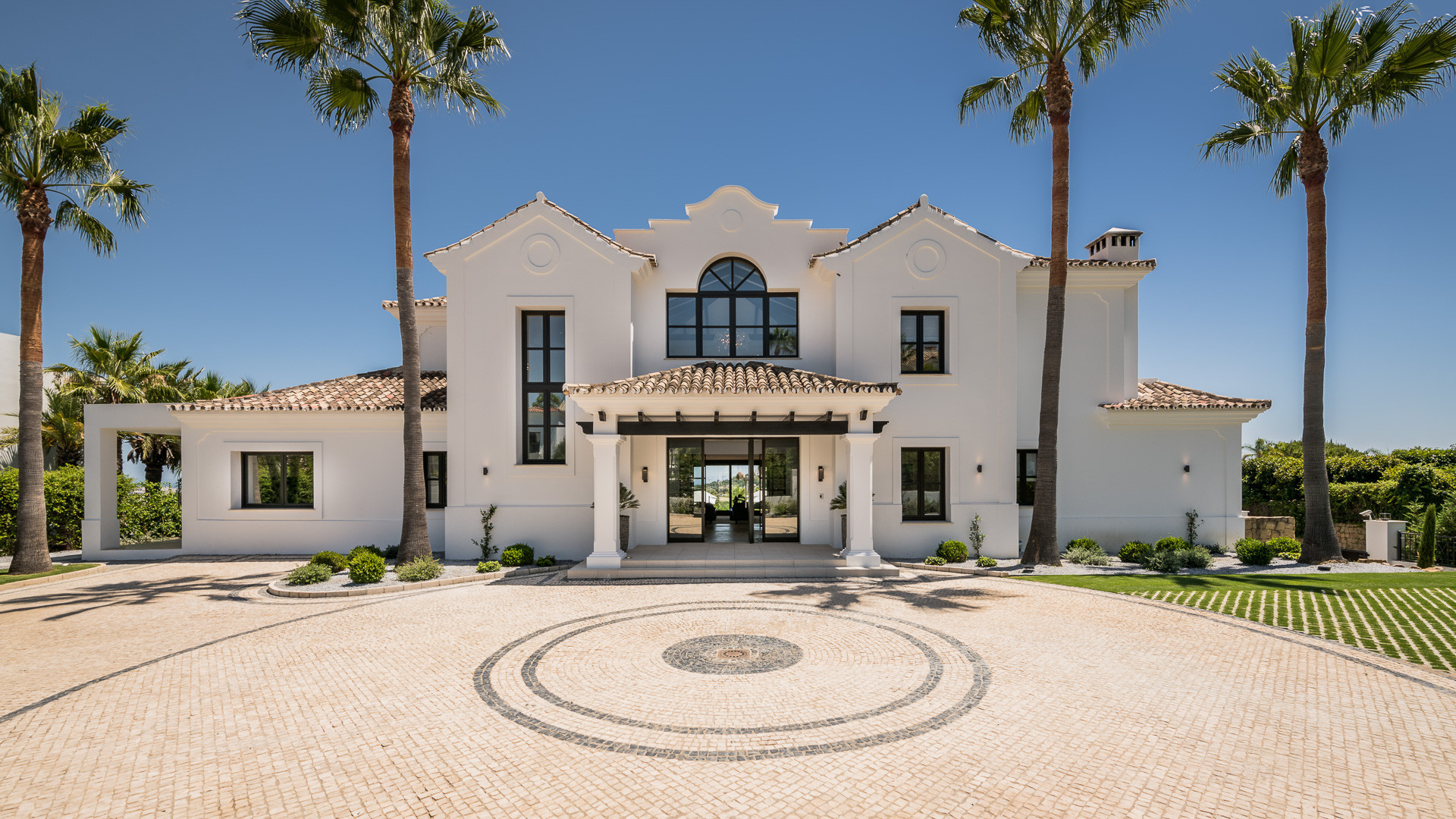 Image of Villa - 6 Bedrooms - 6 Bathrooms for Sale in Malaga-Marbella-Spain, Image 4