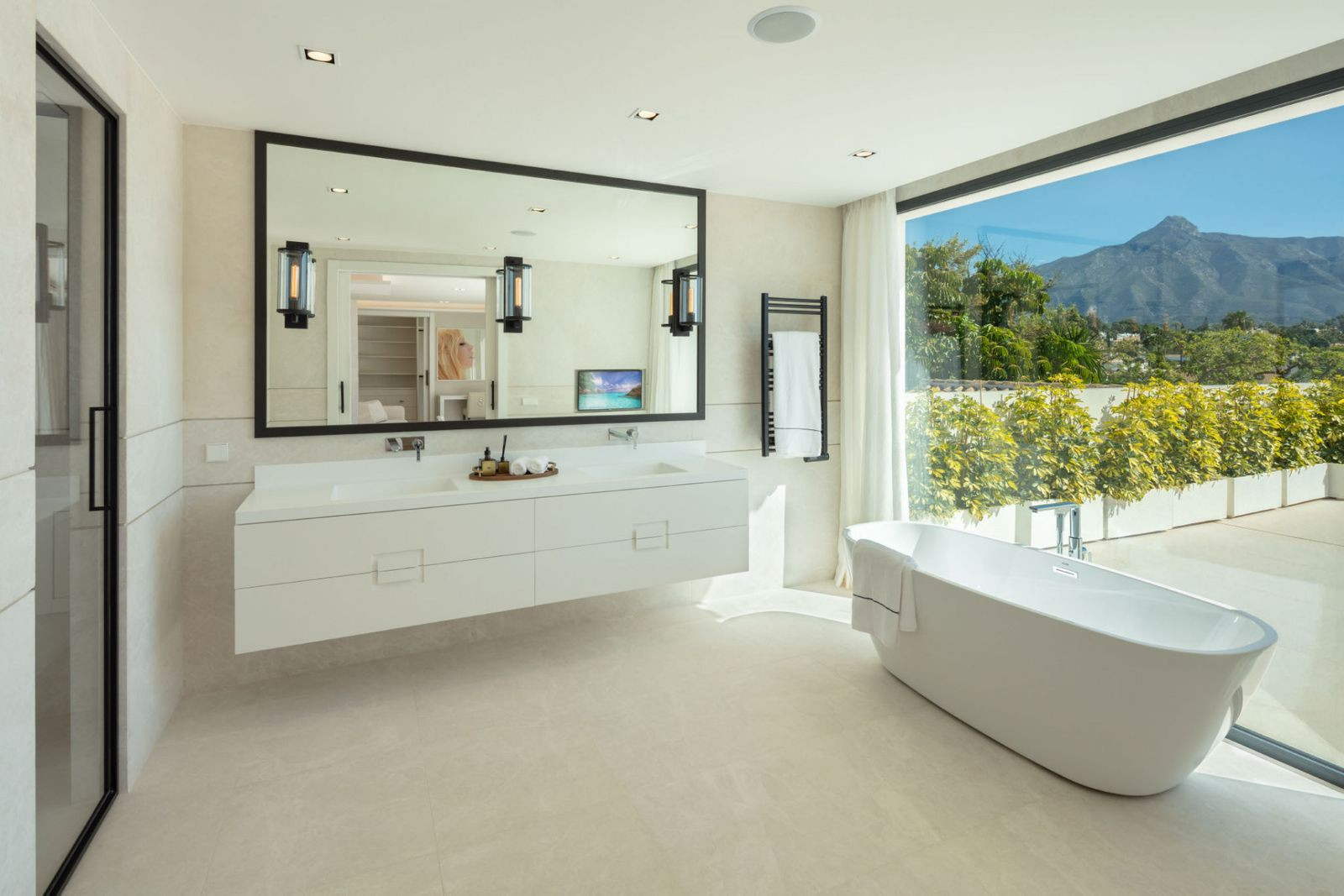  Image of Villa - 5 Bedrooms - 5 Bathrooms for sale in Malaga-Marbella-Spain, Image 11
