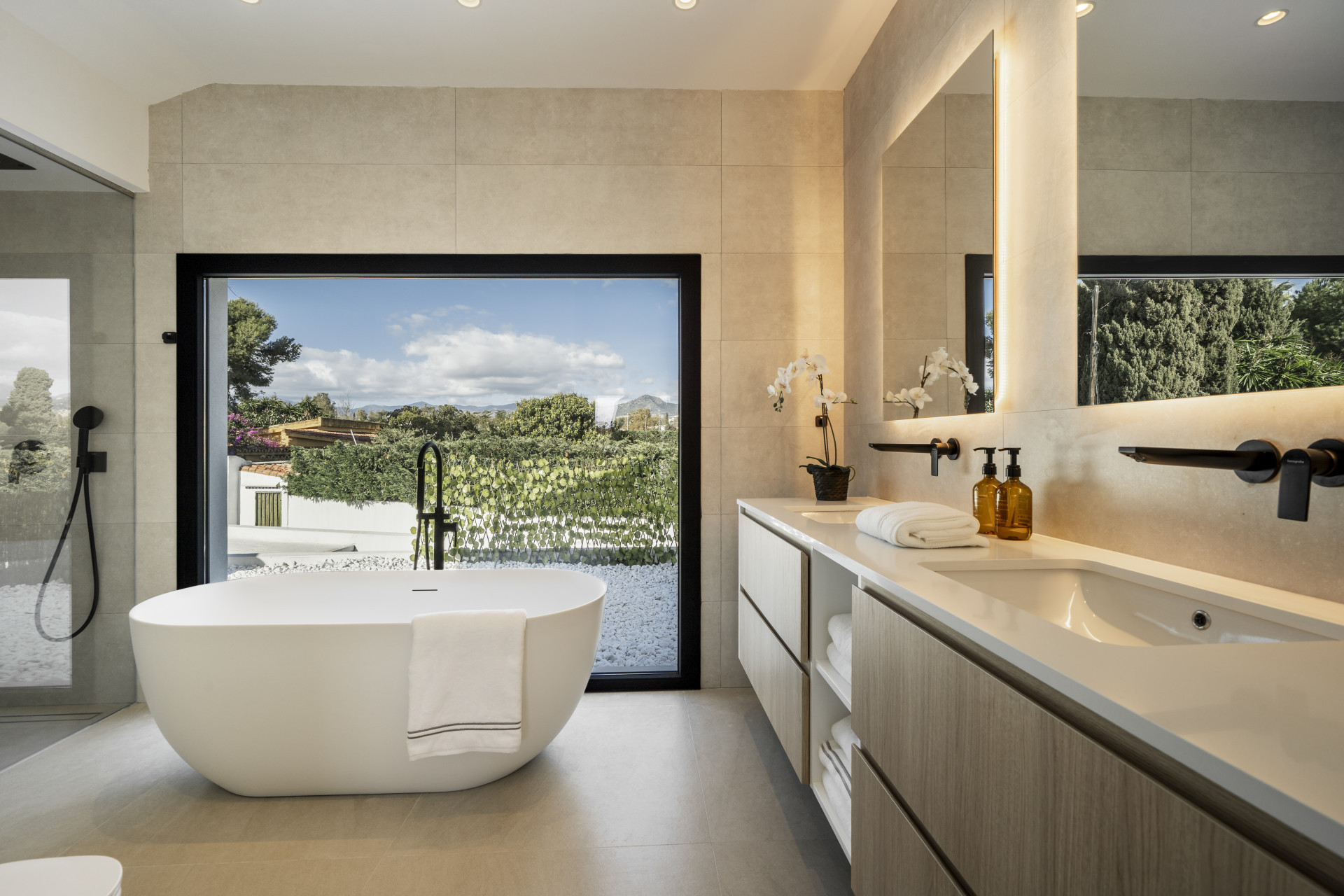  Image of Villa - 5 Bedrooms - 5 Bathrooms for sale in Malaga-San Pedro de Alcantara-Spain, Image 12