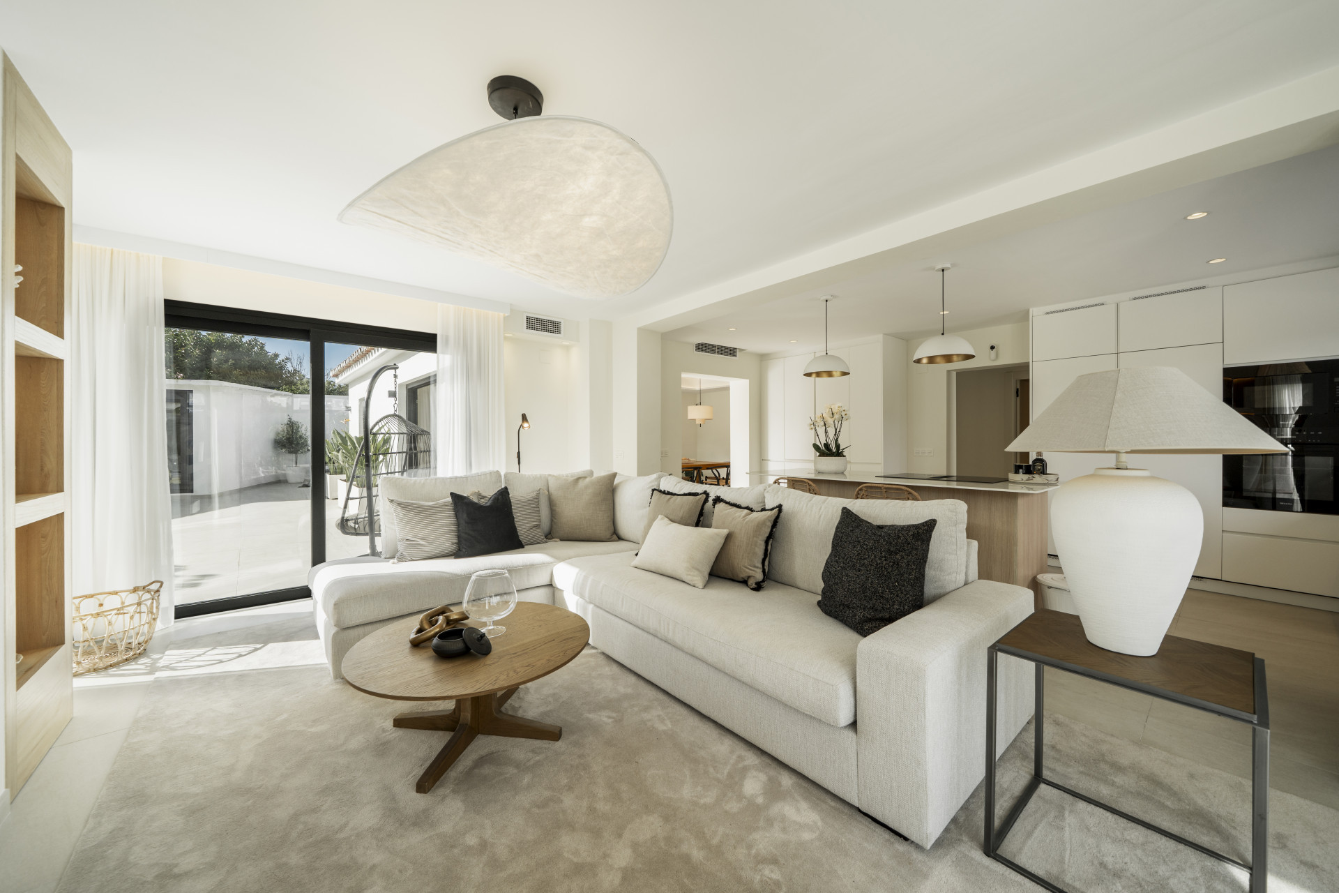 Image of Villa - 5 Bedrooms - 5 Bathrooms for Sale in Malaga-San Pedro de Alcantara-Spain, Image 4