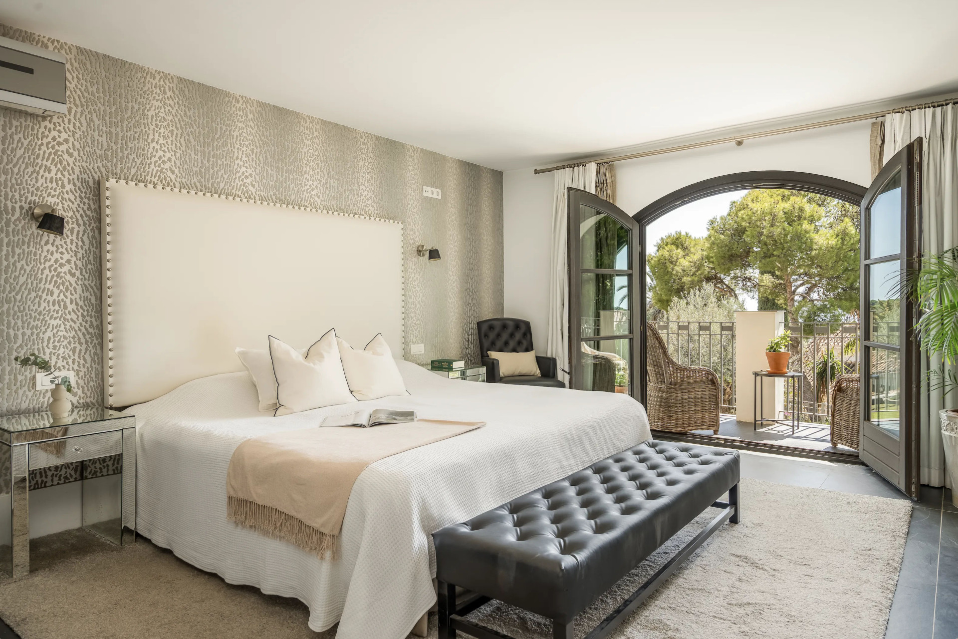  Image of Villa - 6 Bedrooms - 4 Bathrooms for sale in Malaga-Benahavis-Spain, Image 7