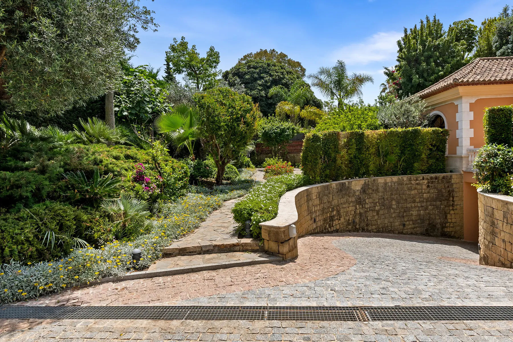  Image of Villa - 8 Bedrooms - 8 Bathrooms for sale in Malaga-San Pedro de Alcantara-Spain, Image 40