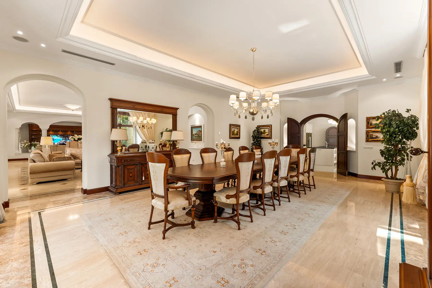  Image of Villa - 8 Bedrooms - 8 Bathrooms for sale in Malaga-San Pedro de Alcantara-Spain, Image 18