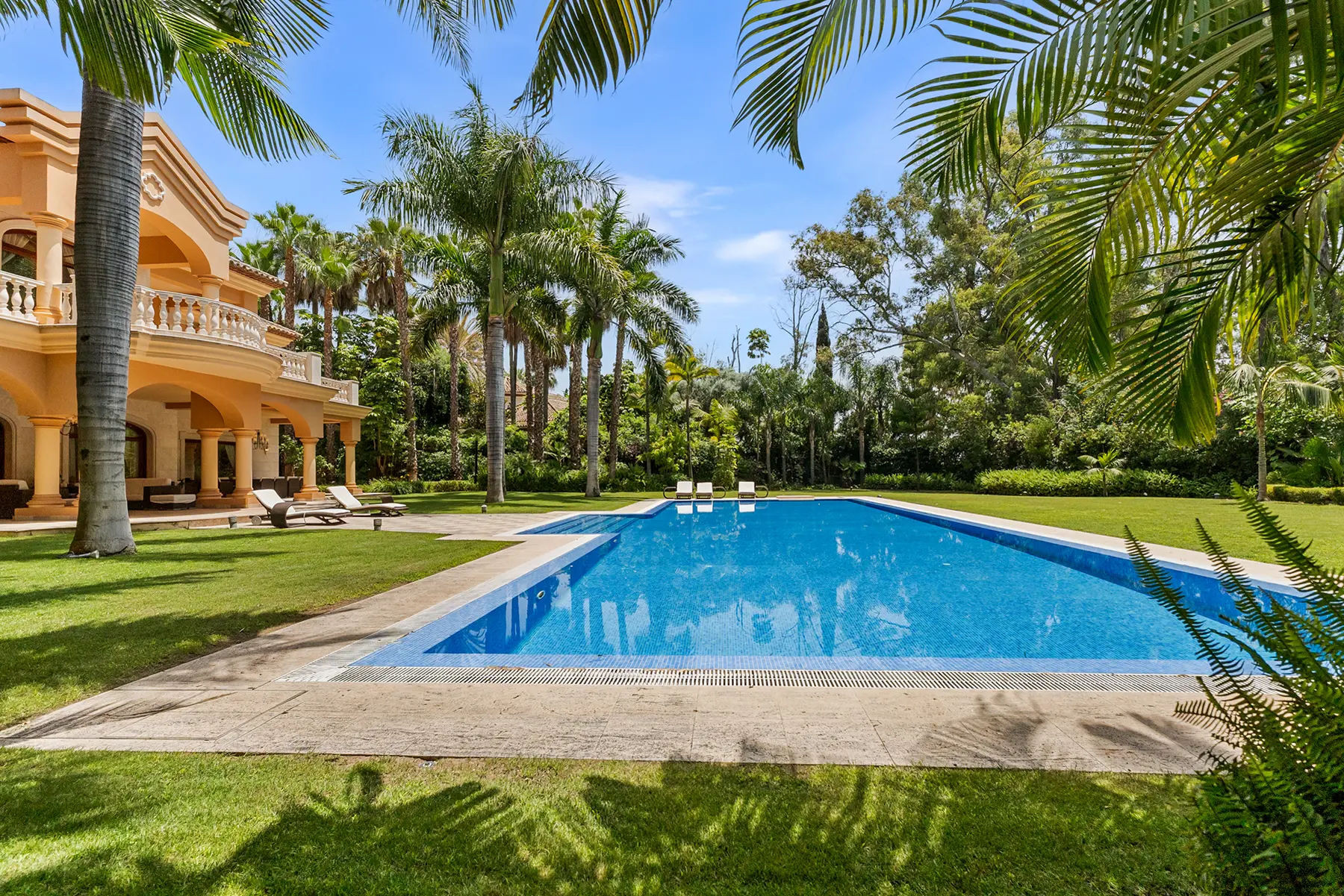 Image of Villa - 8 Bedrooms - 8 Bathrooms for Sale in Malaga-San Pedro de Alcantara-Spain, Image 3