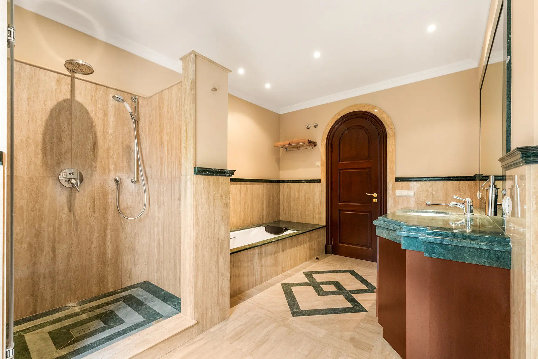  Image of Villa - 8 Bedrooms - 8 Bathrooms for sale in Malaga-San Pedro de Alcantara-Spain, Image 8
