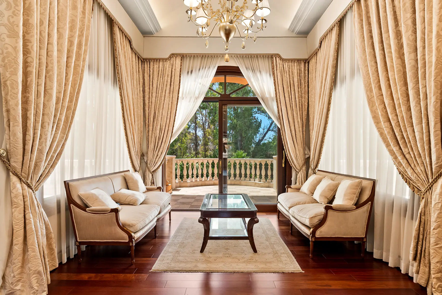  Image of Villa - 8 Bedrooms - 8 Bathrooms for sale in Malaga-San Pedro de Alcantara-Spain, Image 10