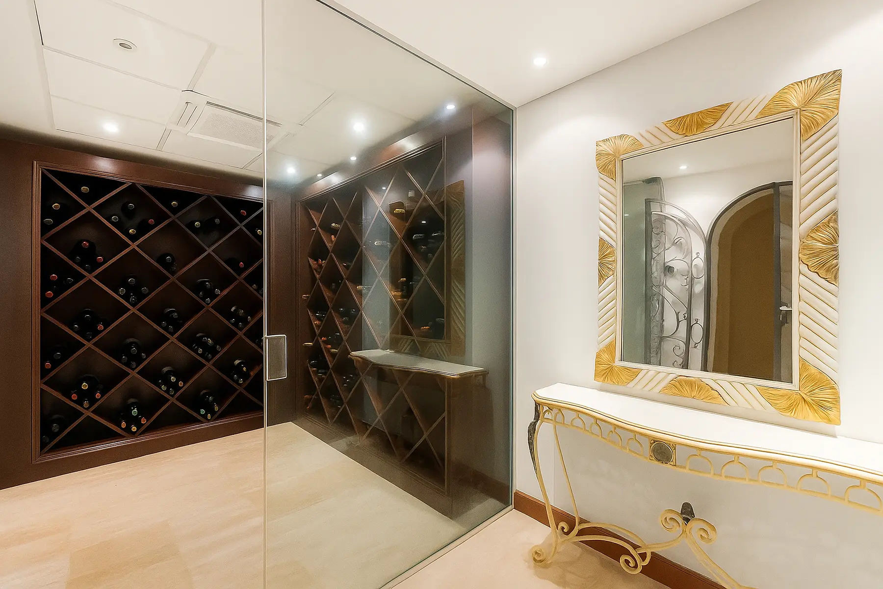  Image of Villa - 8 Bedrooms - 8 Bathrooms for sale in Malaga-San Pedro de Alcantara-Spain, Image 21
