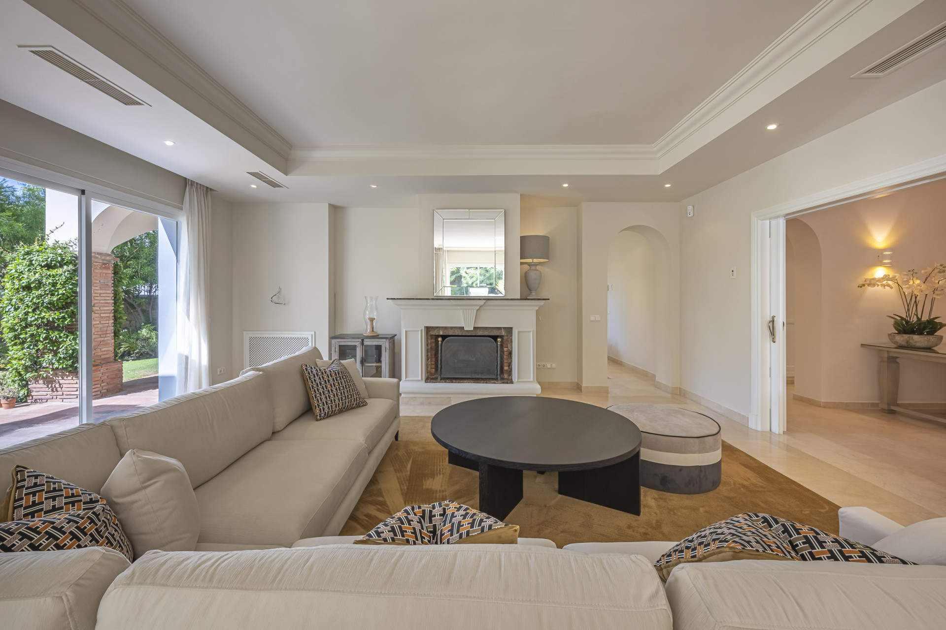 Image of Villa - 5 Bedrooms - 5 Bathrooms for Sale in Malaga-Benahavis-Spain, Image 2