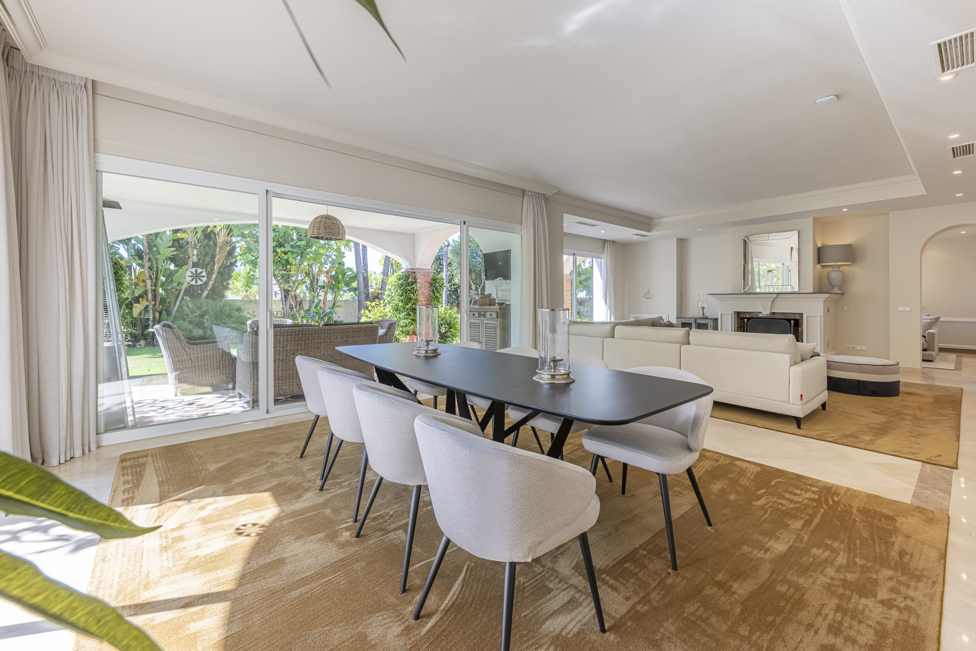  Image of Villa - 5 Bedrooms - 5 Bathrooms for sale in Malaga-Benahavis-Spain, Image 6