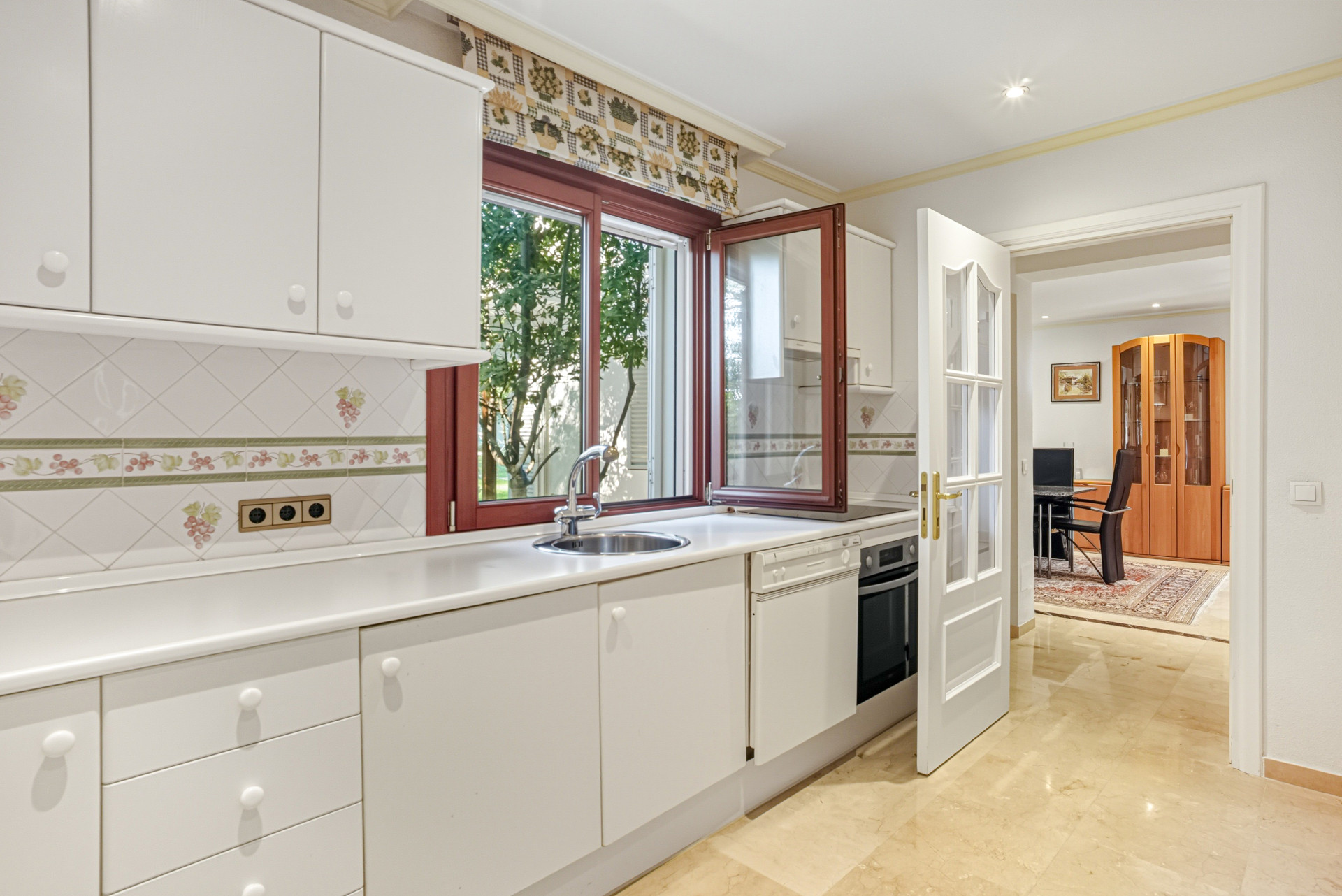  Image of Villa - 5 Bedrooms - 5 Bathrooms for sale in Malaga-Estepona-Spain, Image 11