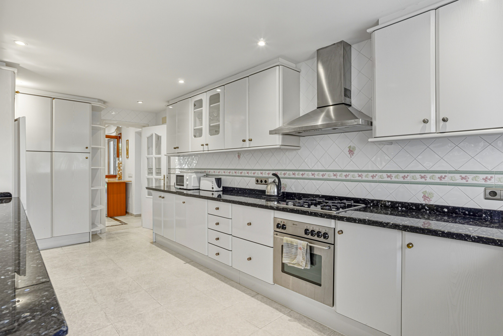  Image of Villa - 5 Bedrooms - 5 Bathrooms for sale in Malaga-Estepona-Spain, Image 6