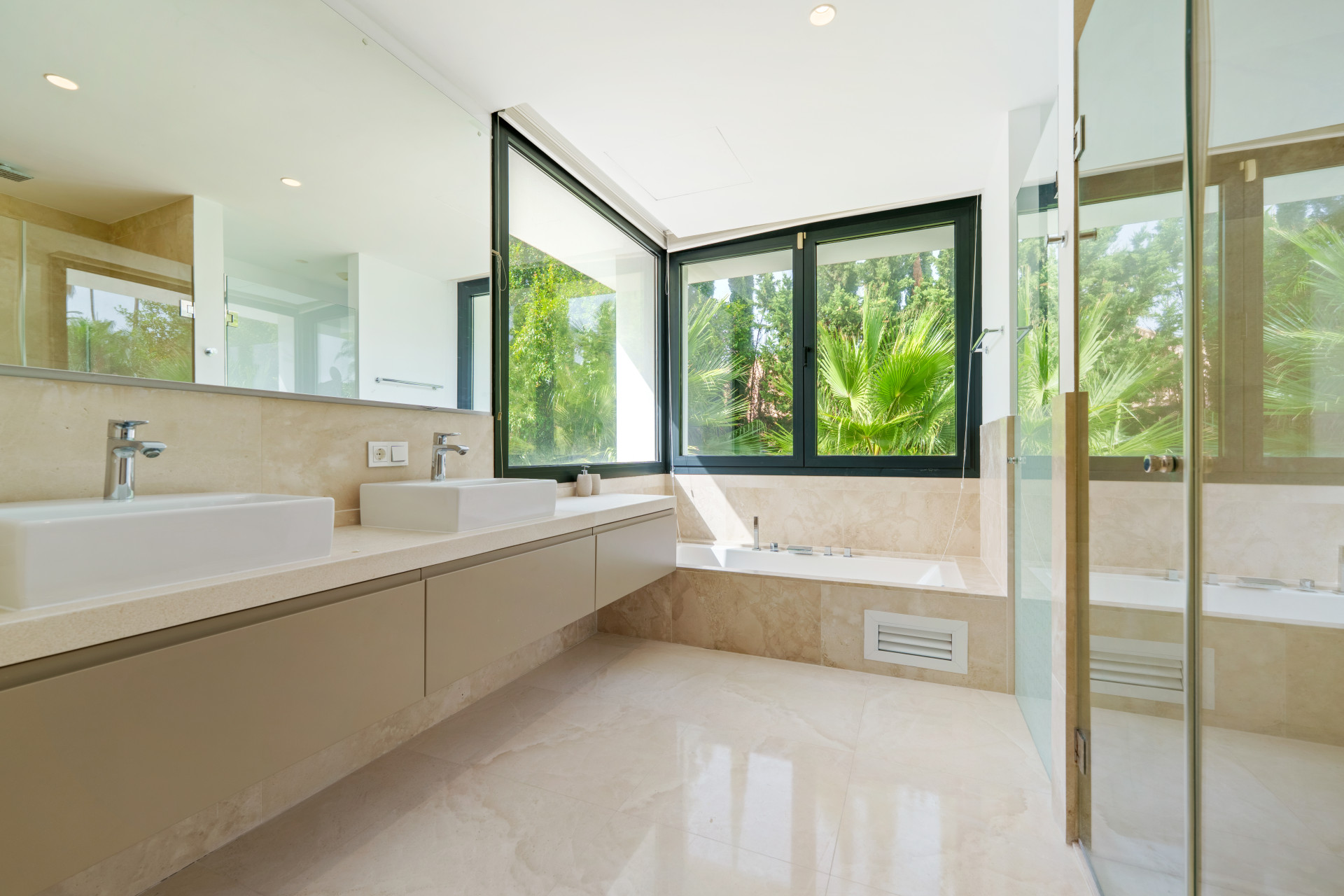  Image of Villa - 5 Bedrooms - 6 Bathrooms for sale in Malaga-Marbella-Spain, Image 28