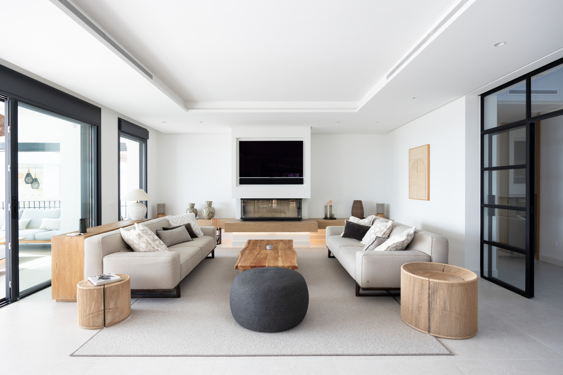Image of Villa - 4 Bedrooms - 7 Bathrooms for Sale in Malaga-Benahavis-Spain, Image 4