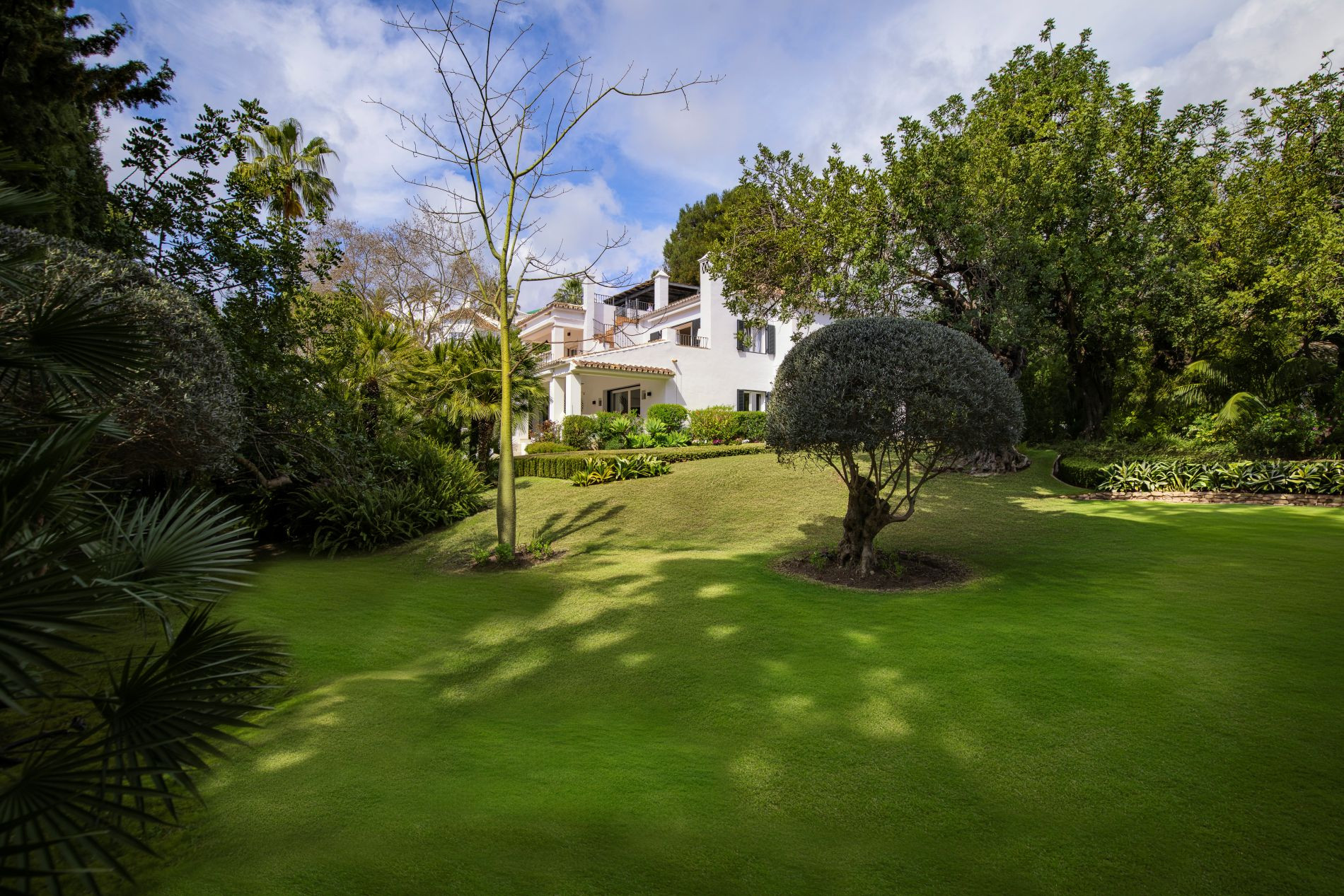  Image of Villa - 5 Bedrooms - 5 Bathrooms for sale in Malaga-Marbella-Spain, Image 11