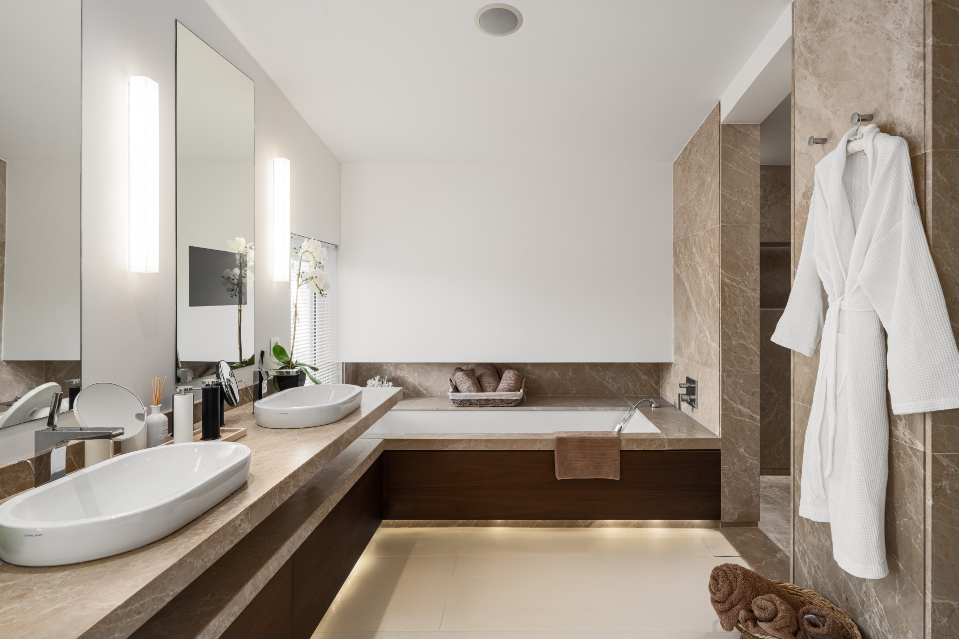  Image of Semi Detached House - 4 Bedrooms - 4 Bathrooms for sale in Malaga-Marbella-Spain, Image 15