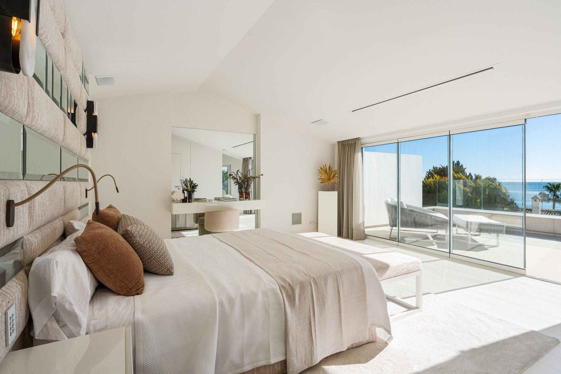  Image of Semi Detached House - 4 Bedrooms - 4 Bathrooms for sale in Malaga-Marbella-Spain, Image 7