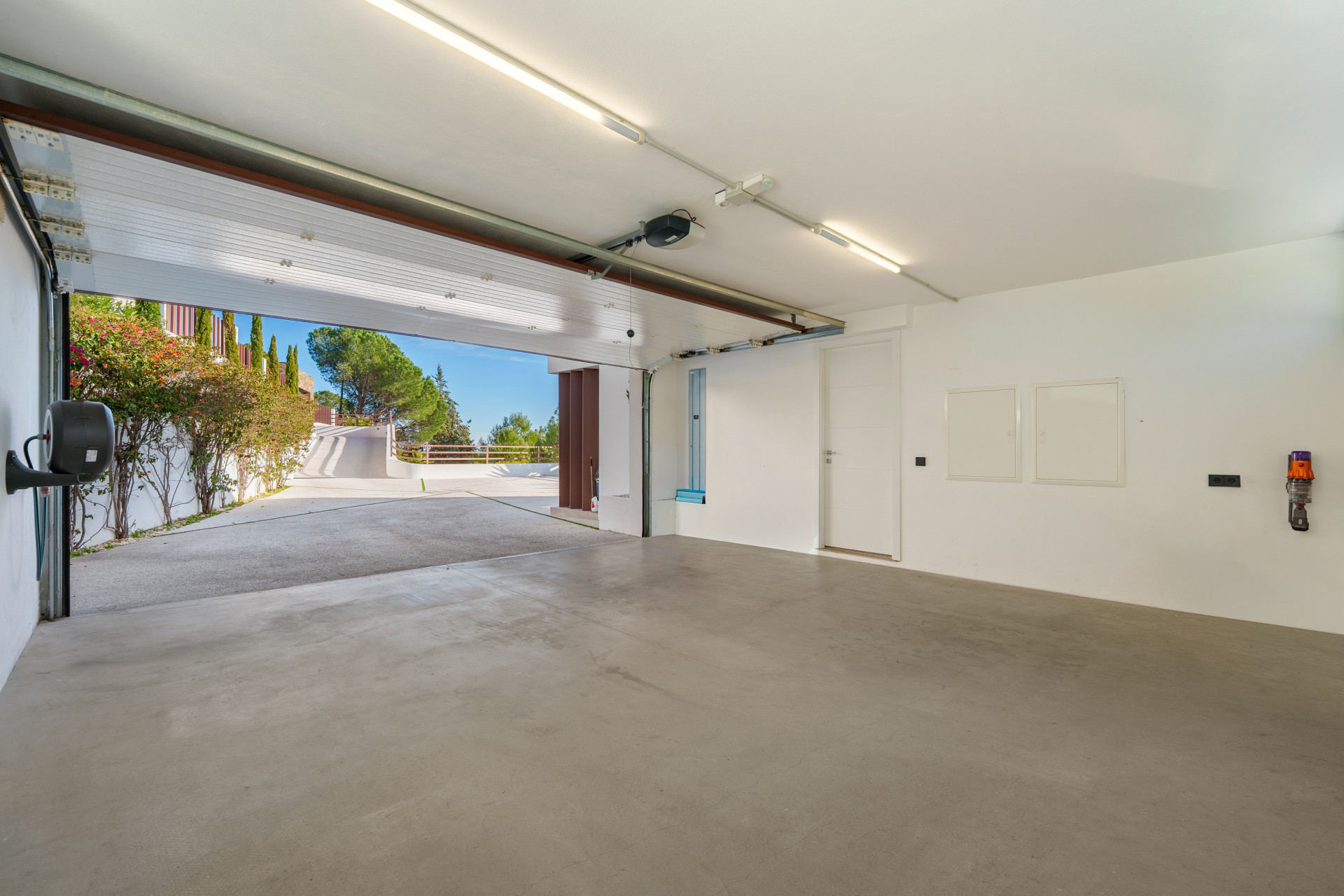  Image of Villa - 5 Bedrooms - 5 Bathrooms for sale in Malaga-Benahavis-Spain, Image 51