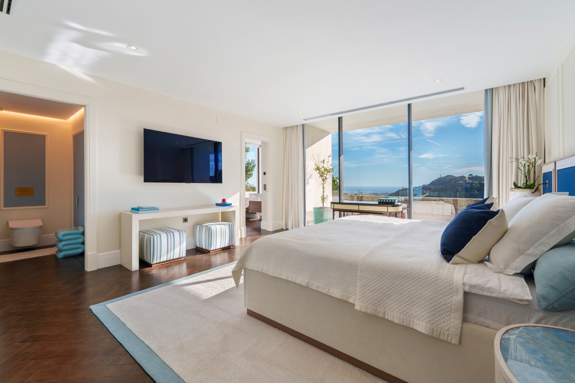  Image of Villa - 5 Bedrooms - 5 Bathrooms for sale in Malaga-Benahavis-Spain, Image 34