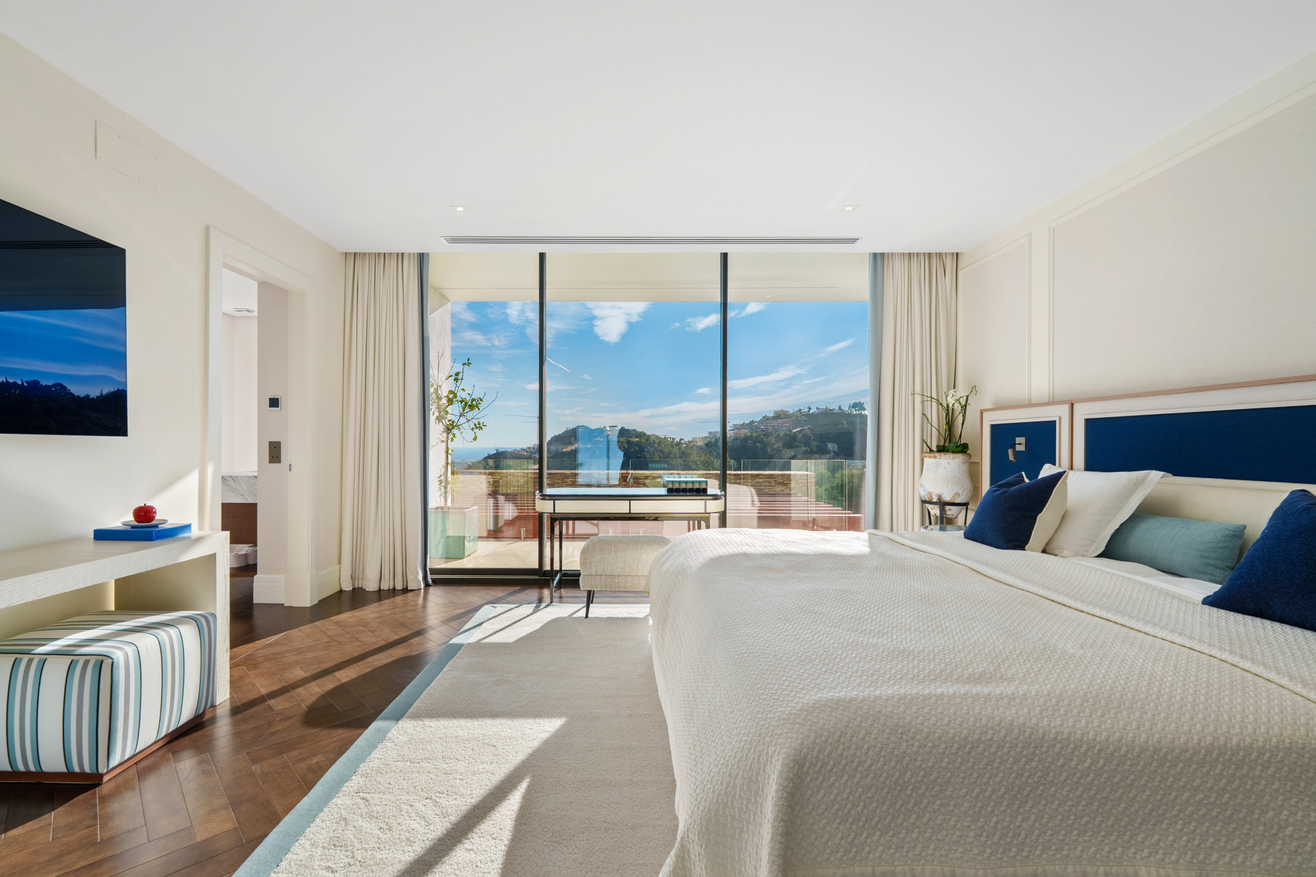  Image of Villa - 5 Bedrooms - 5 Bathrooms for sale in Malaga-Benahavis-Spain, Image 27