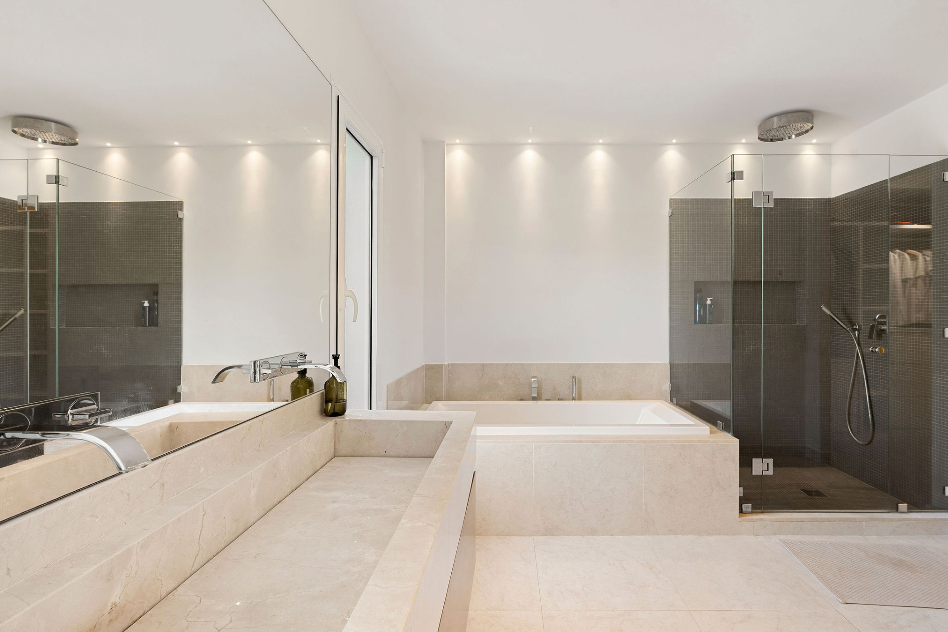  Image of Duplex - 4 Bedrooms - 4 Bathrooms for sale in Malaga-Marbella-Spain, Image 16