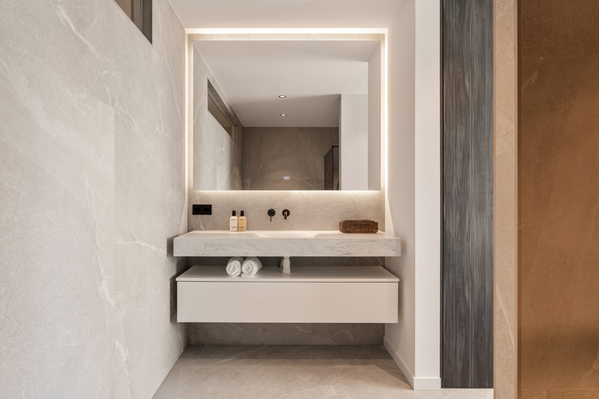  Image of Duplex - 3 Bedrooms - 3 Bathrooms for sale in Malaga-Benahavis-Spain, Image 17