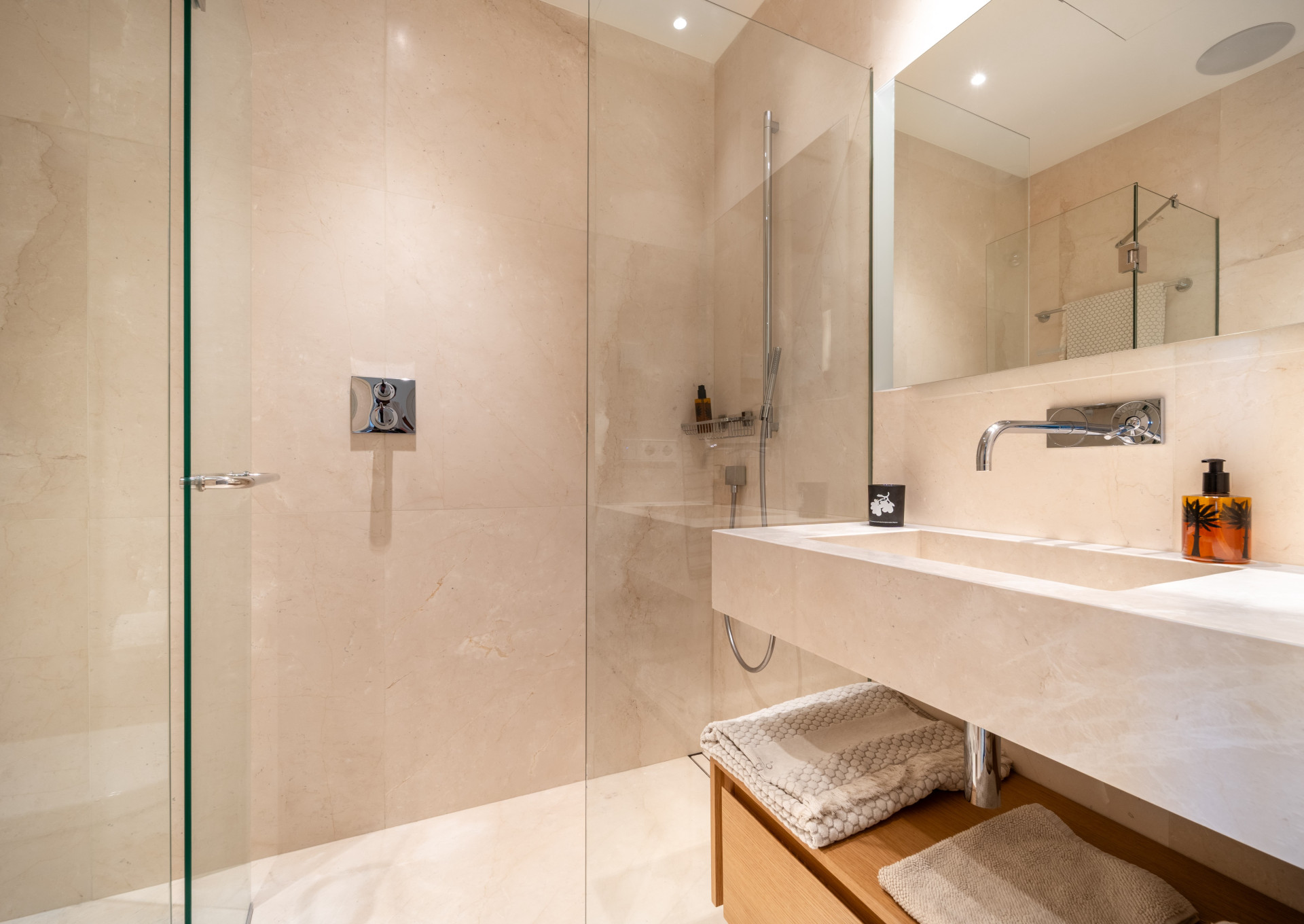  Image of Apartment - 3 Bedrooms - 4 Bathrooms for sale in Malaga-Benahavis-Spain, Image 12