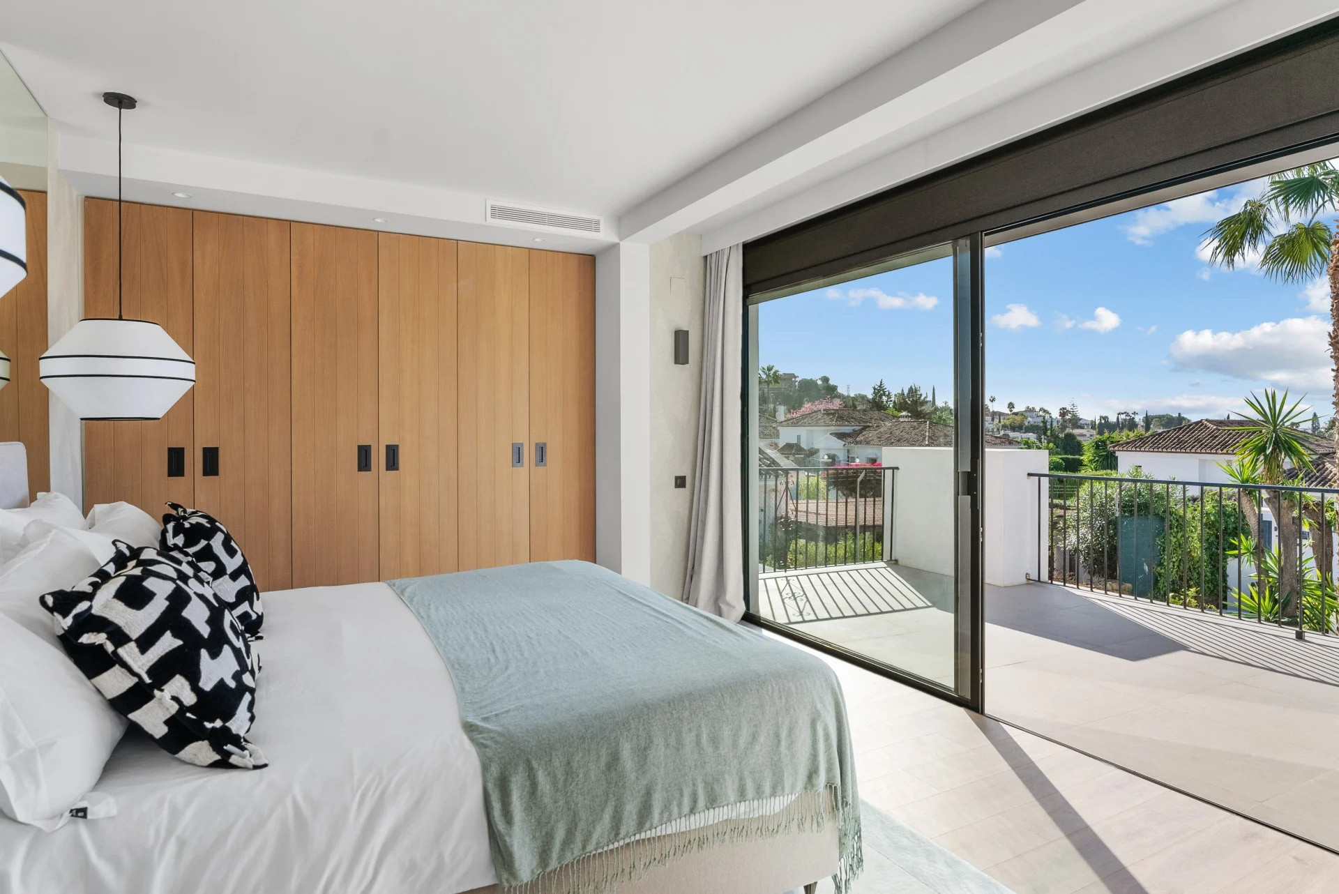  Image of Villa - 4 Bedrooms - 4 Bathrooms for sale in Malaga-Marbella-Spain, Image 9