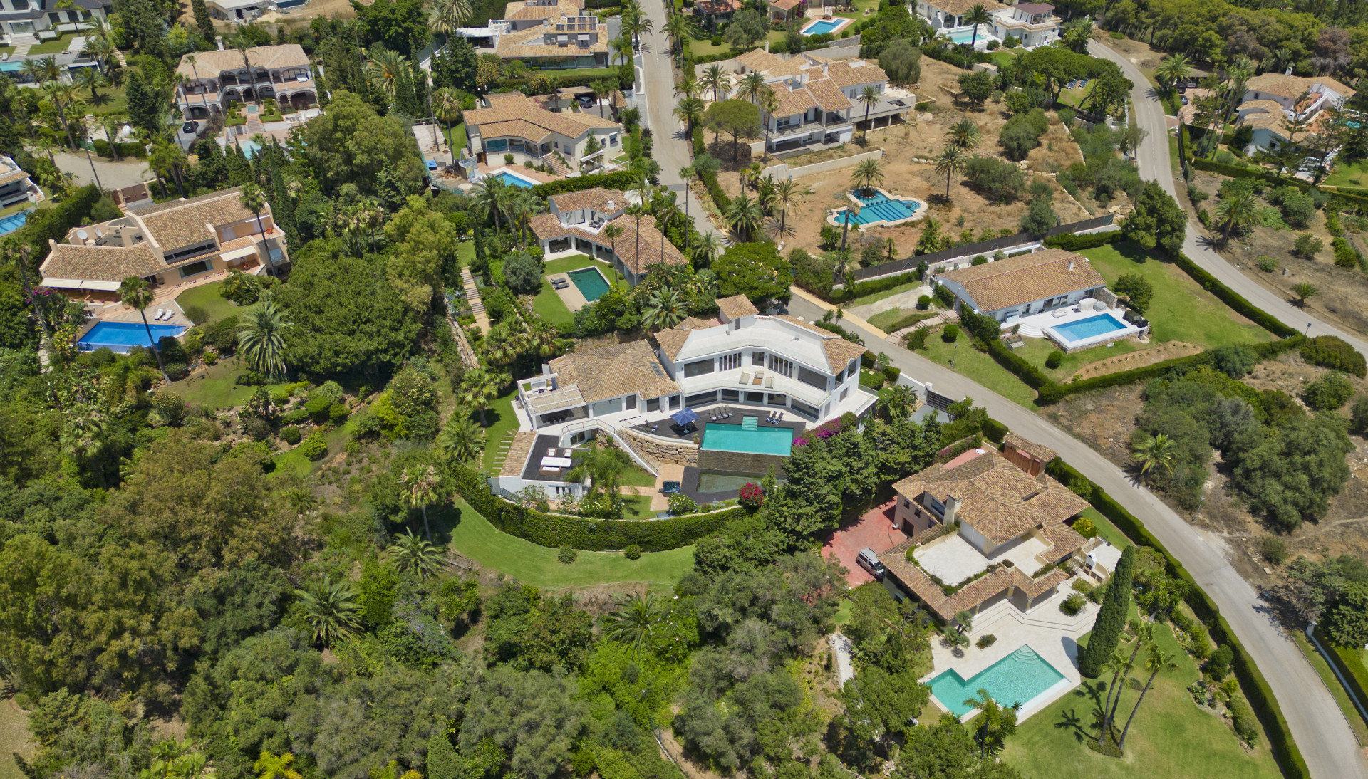 Image of Villa - 5 Bedrooms - 5 Bathrooms for Sale in Malaga-Marbella-Spain, Image 5
