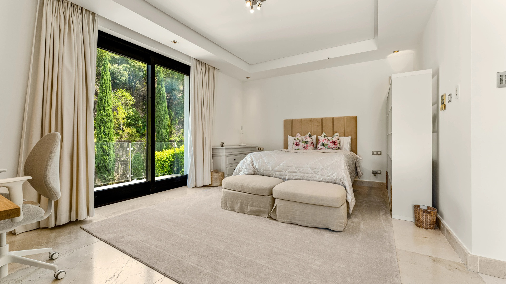  Image of Villa - 6 Bedrooms - 6 Bathrooms for sale in Malaga-Benahavis-Spain, Image 16