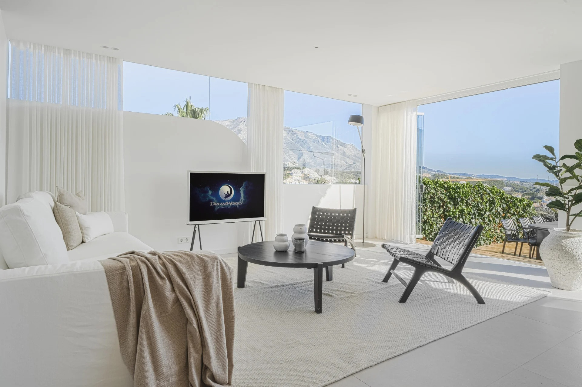 Stylish Refurbished Apartment Surrounded by the Finest Golf Courses in Les Belvederes - Nueva Andalucia