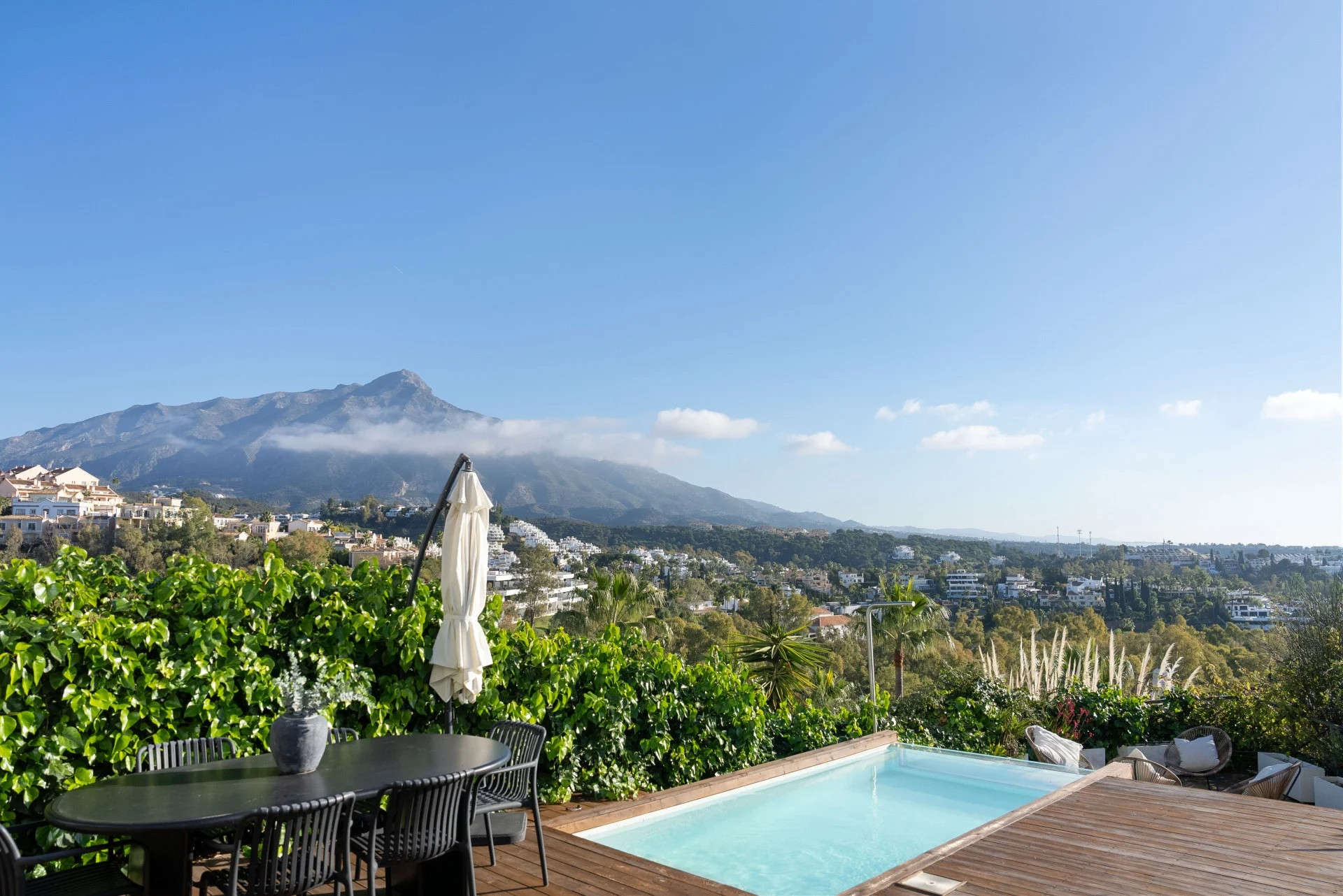 Stylish Refurbished Apartment Surrounded by the Finest Golf Courses in Les Belvederes - Nueva Andalucia