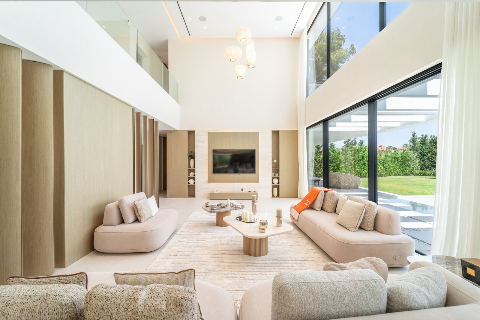  Image of Villa - 6 Bedrooms - 6 Bathrooms for sale in Malaga-Marbella-Spain, Image 6
