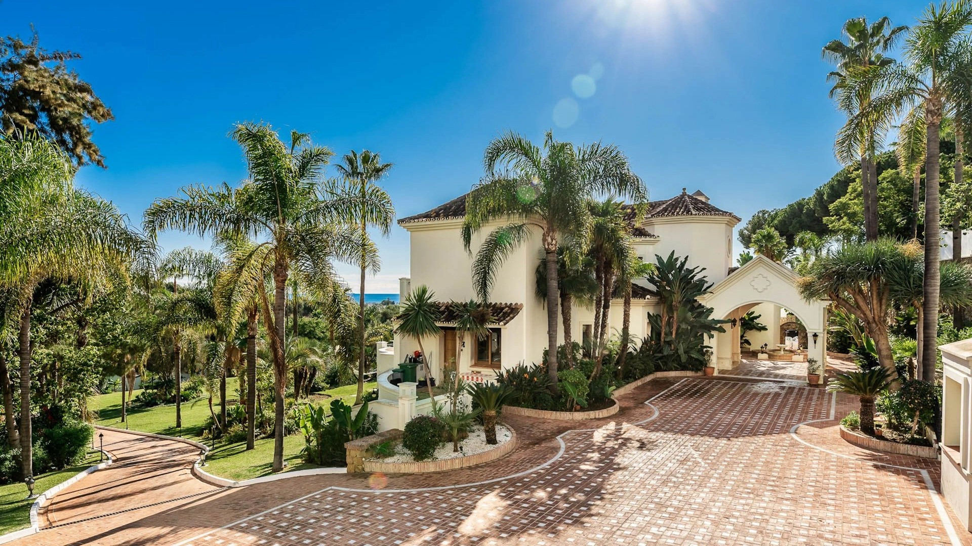 Image of Villa - 15 Bedrooms - 13 Bathrooms for Sale in Malaga-Benahavis-Spain, Image 1